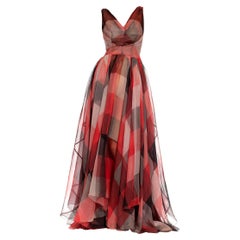 Abito Couture a quadri di bufalo in organza di seta nera, bianca e rossa degli anni '40, proveniente da Parigi.