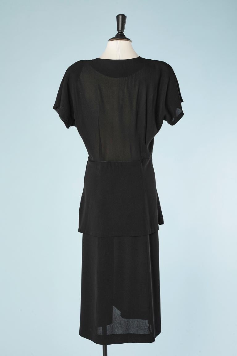 Schwarzes „trompe l'oeil“-Kleid aus Wolle aus den 1940er Jahren mit Pailletten und goldenen Fadenstickereien  im Angebot 1