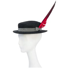 Chapeau en paille tissée noire avec de grandes plumes, années 1940