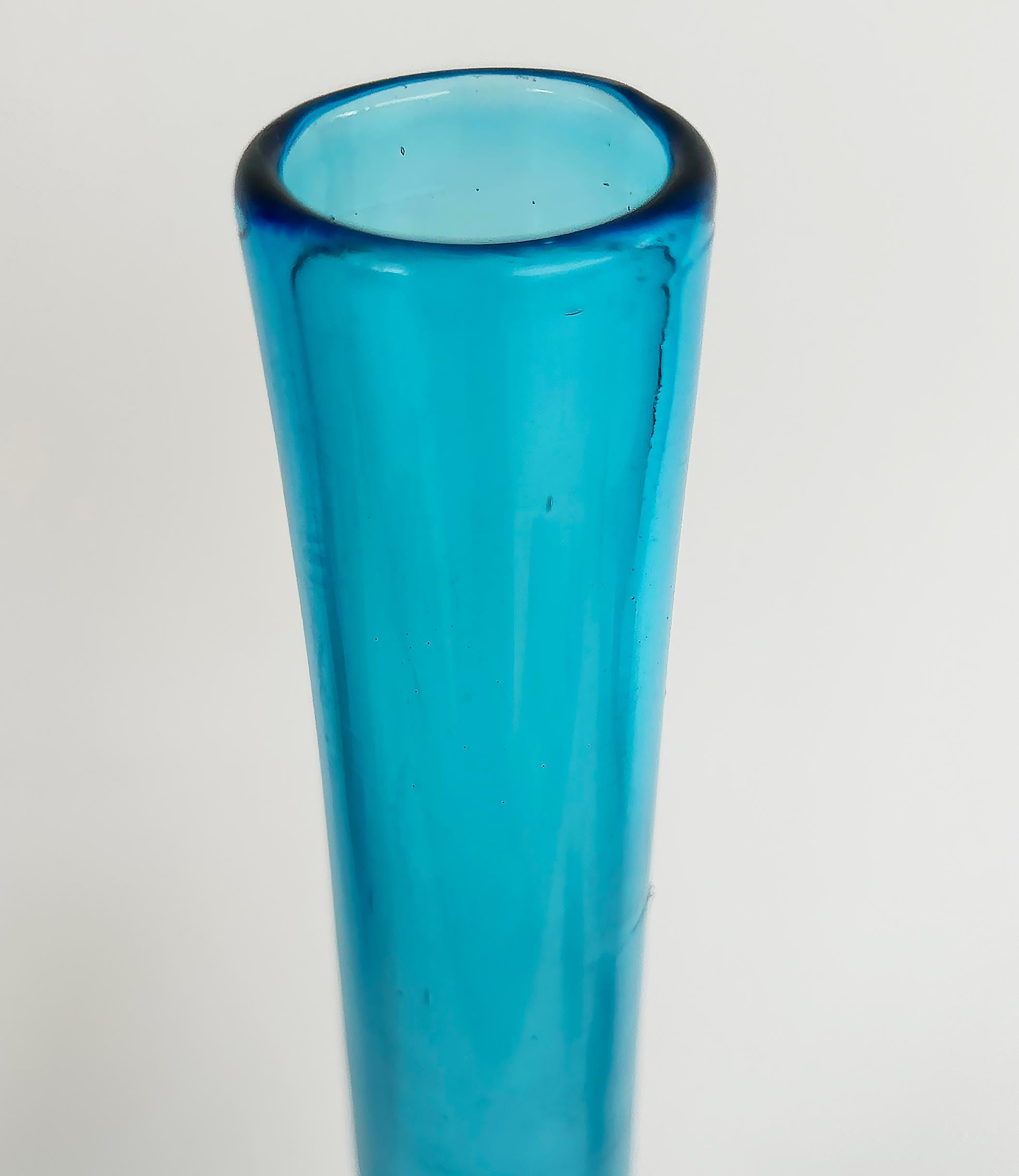 Mid-Century moderno Vaso in vetro artistico Blenko degli anni '40 di Wayne Husted #4616 in vendita