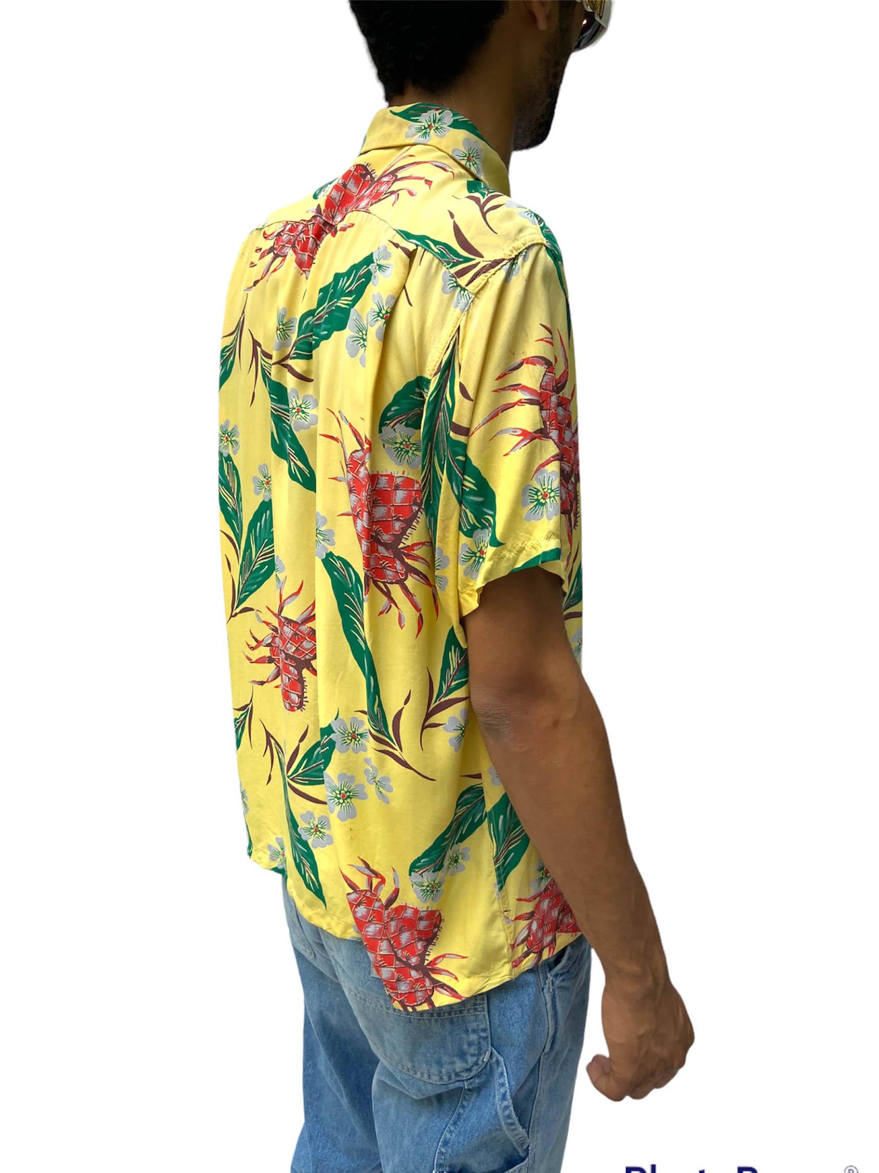1940S Blocks Yellow Tropical Rayon & Silk Crabs Shirt For Sale 2