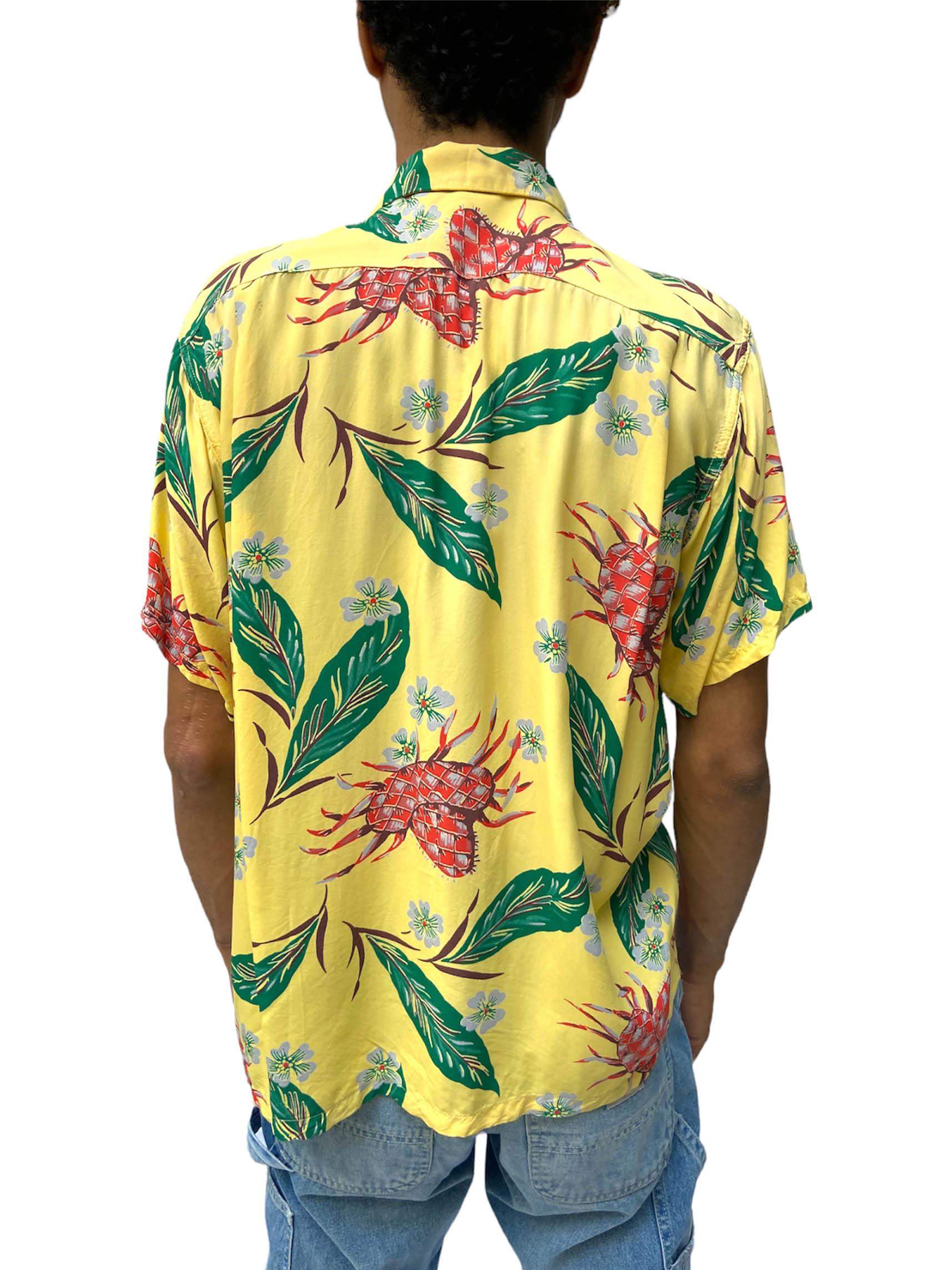 1940S Blocks Yellow Tropical Rayon & Silk Crabs Shirt For Sale 3