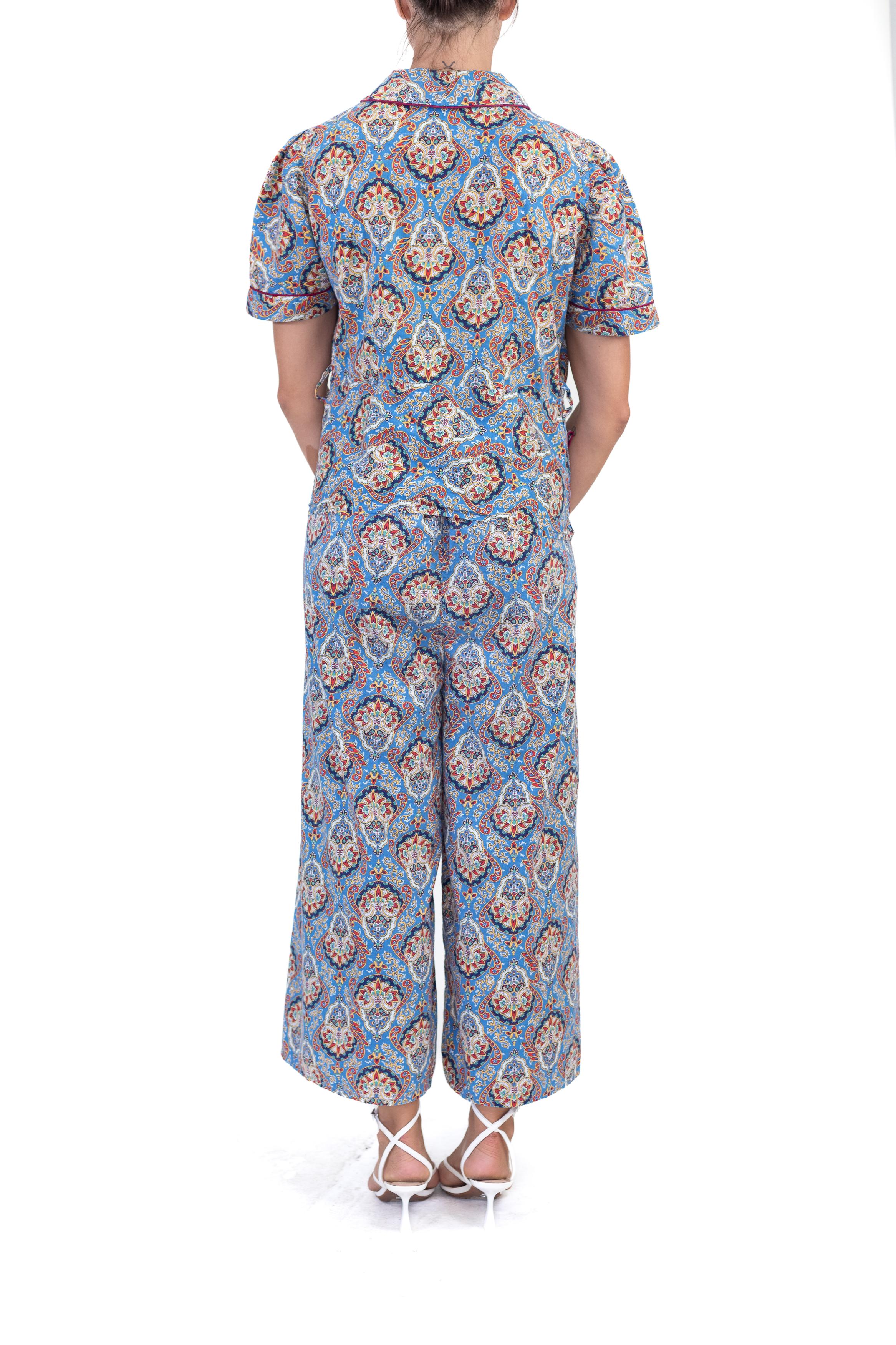 Pajamas en rayonne bleue à motif cachemire des années 1940 en vente 3