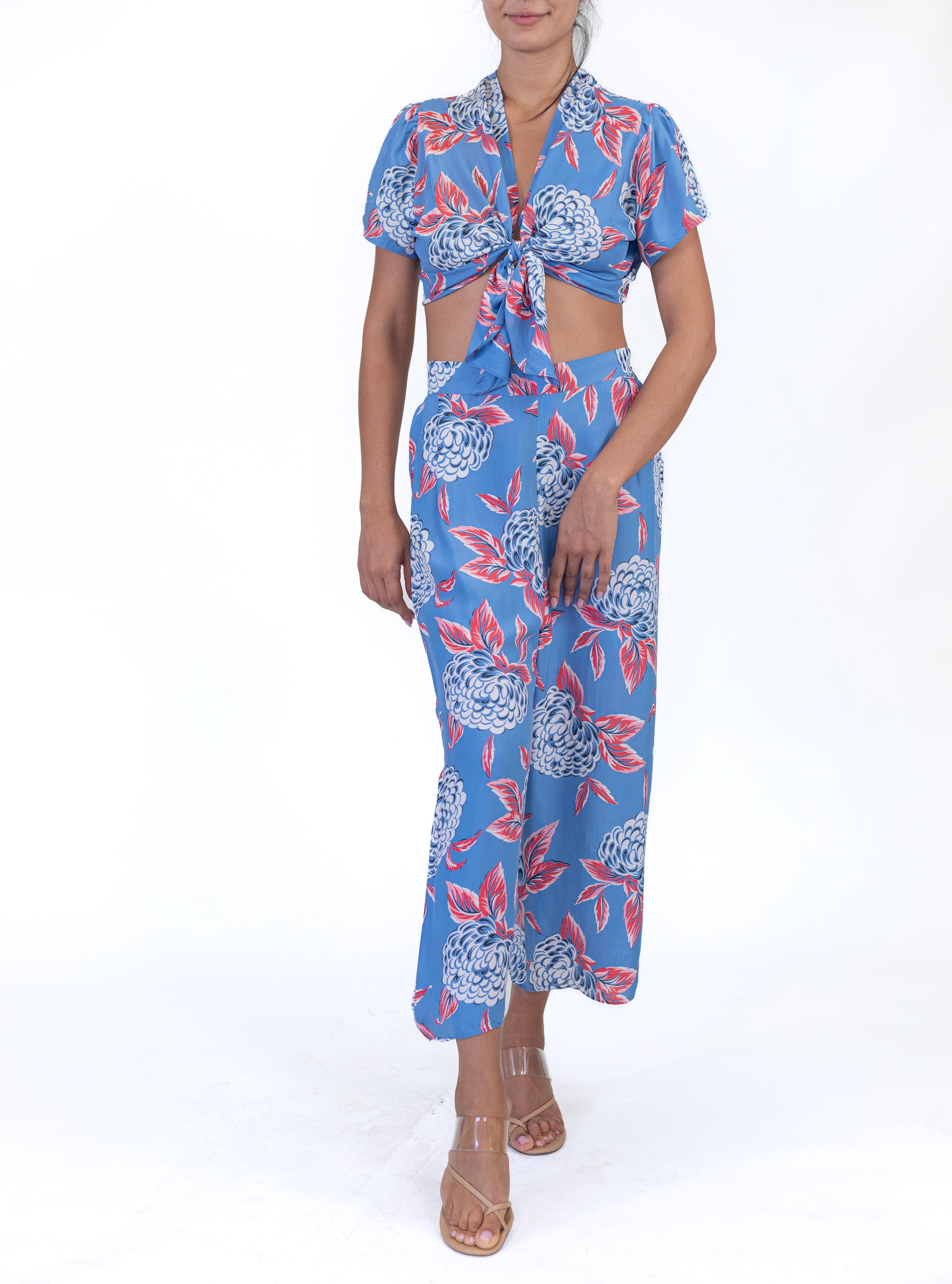 1940S Blue & Pink Cold Rayon Floral Crop Top Pants Pajamas In Excellent Condition For Sale In New York, NY