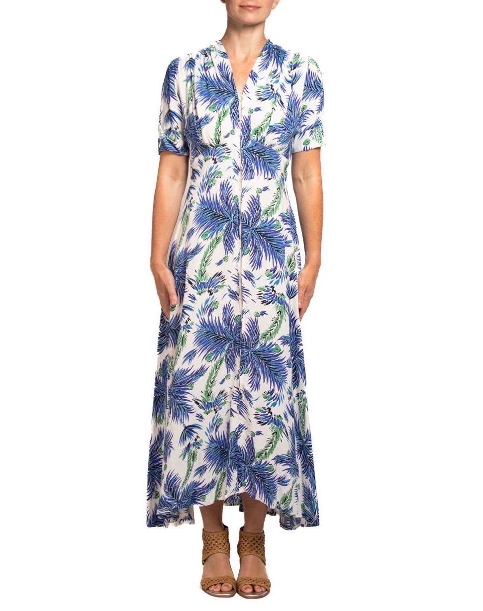 1940S Vestido azul y blanco de rayón frío con estampado floral y cremallera frontal Gris en venta
