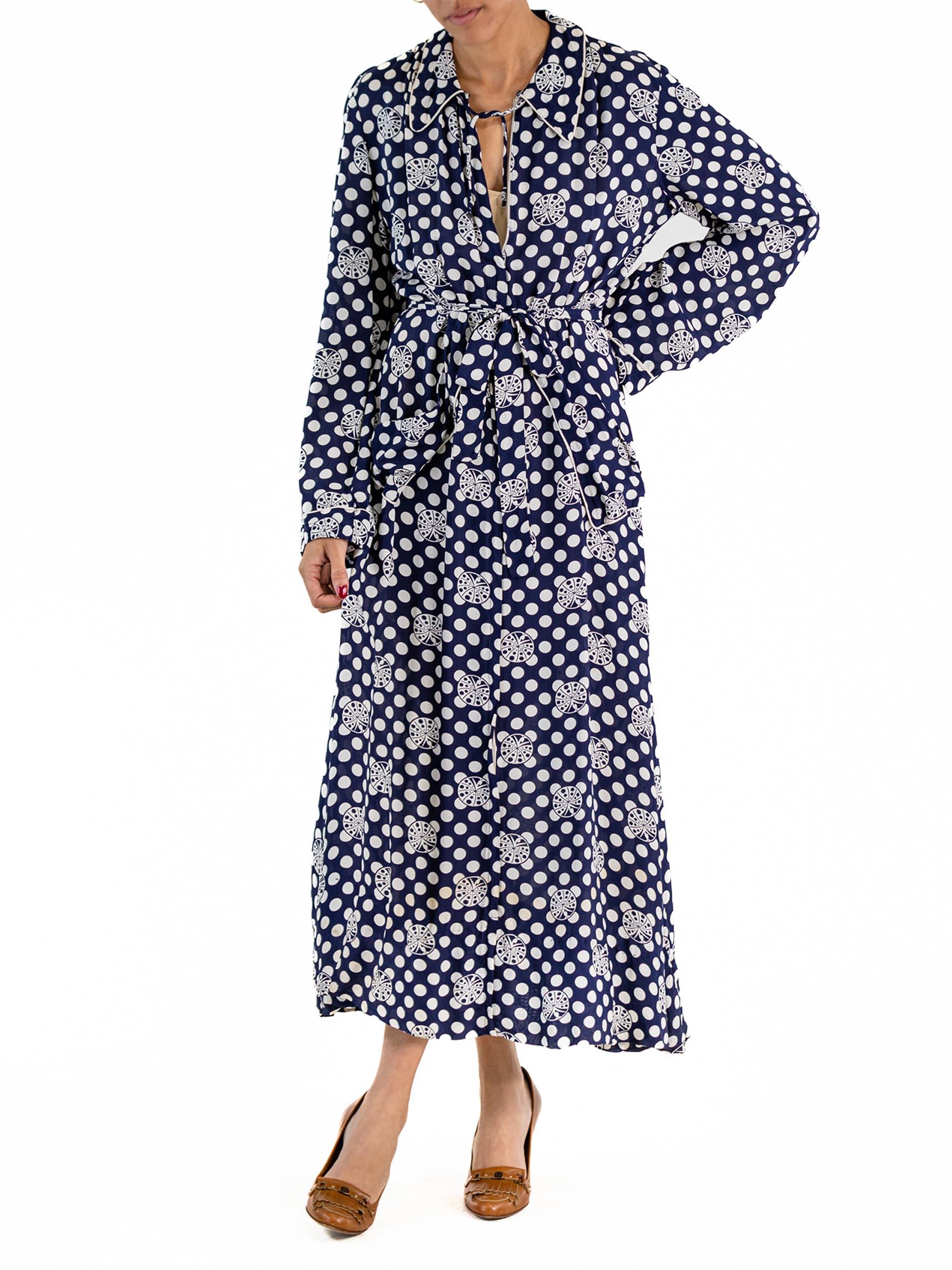 1940S Blue & White Cold Rayon Polka Dot Dress With Zipper Front Pockets For Sale 2