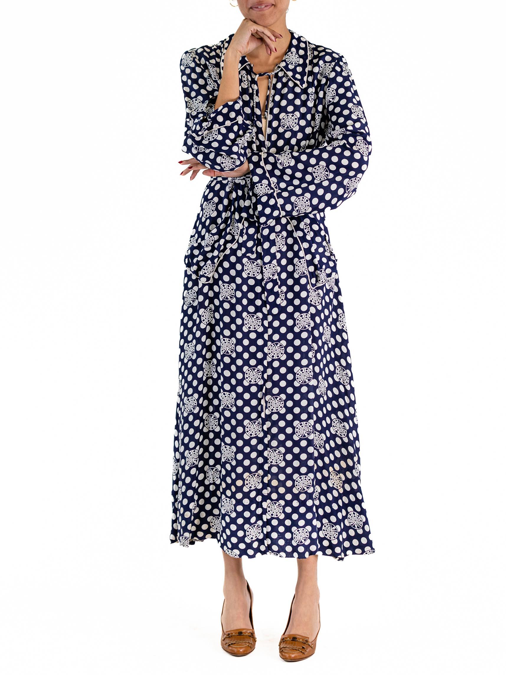 1940S Blue & White Cold Rayon Polka Dot Dress With Zipper Front Pockets For Sale 3