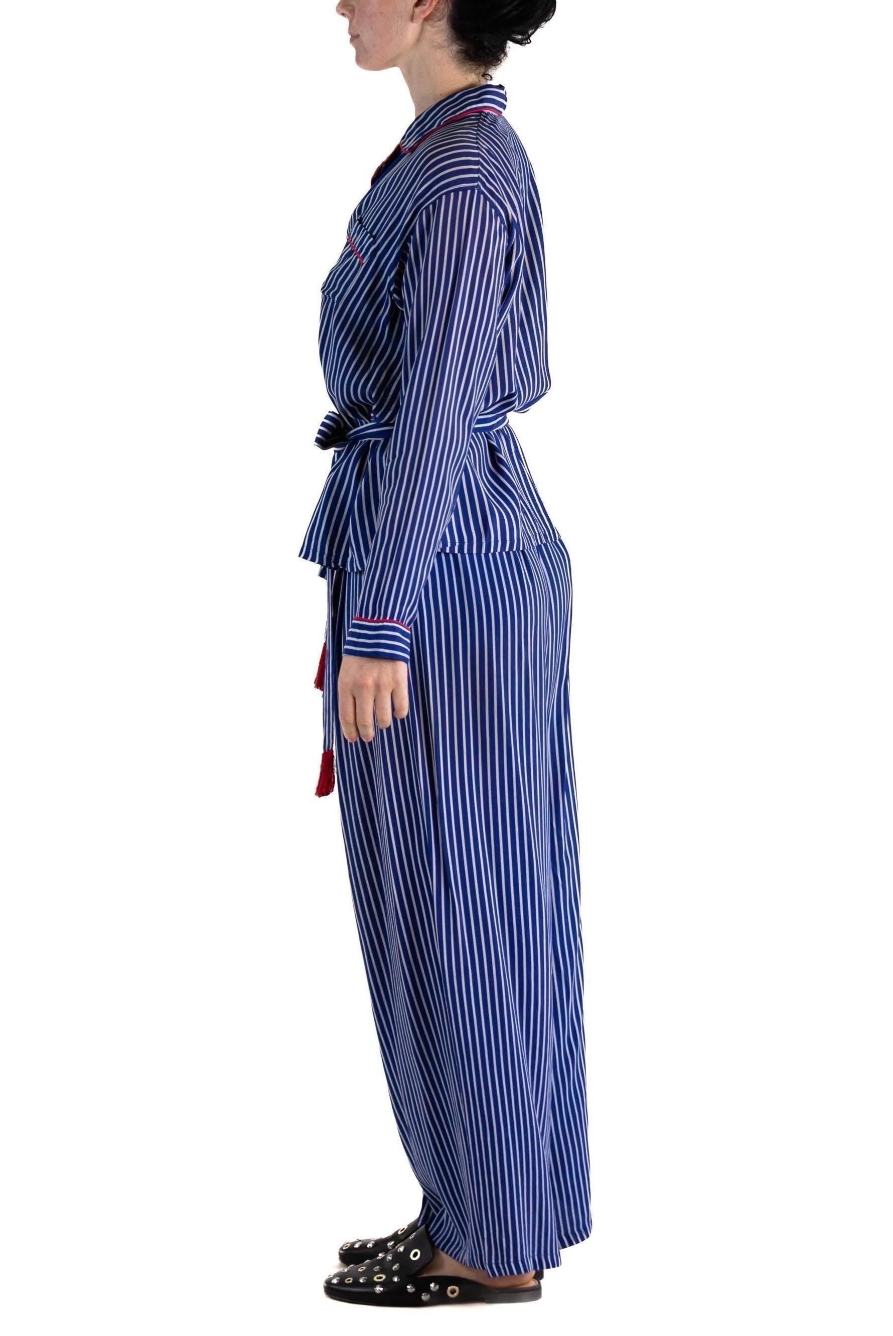 1940S Blue & White Rayon Pajamas With Red Piping In Excellent Condition For Sale In New York, NY