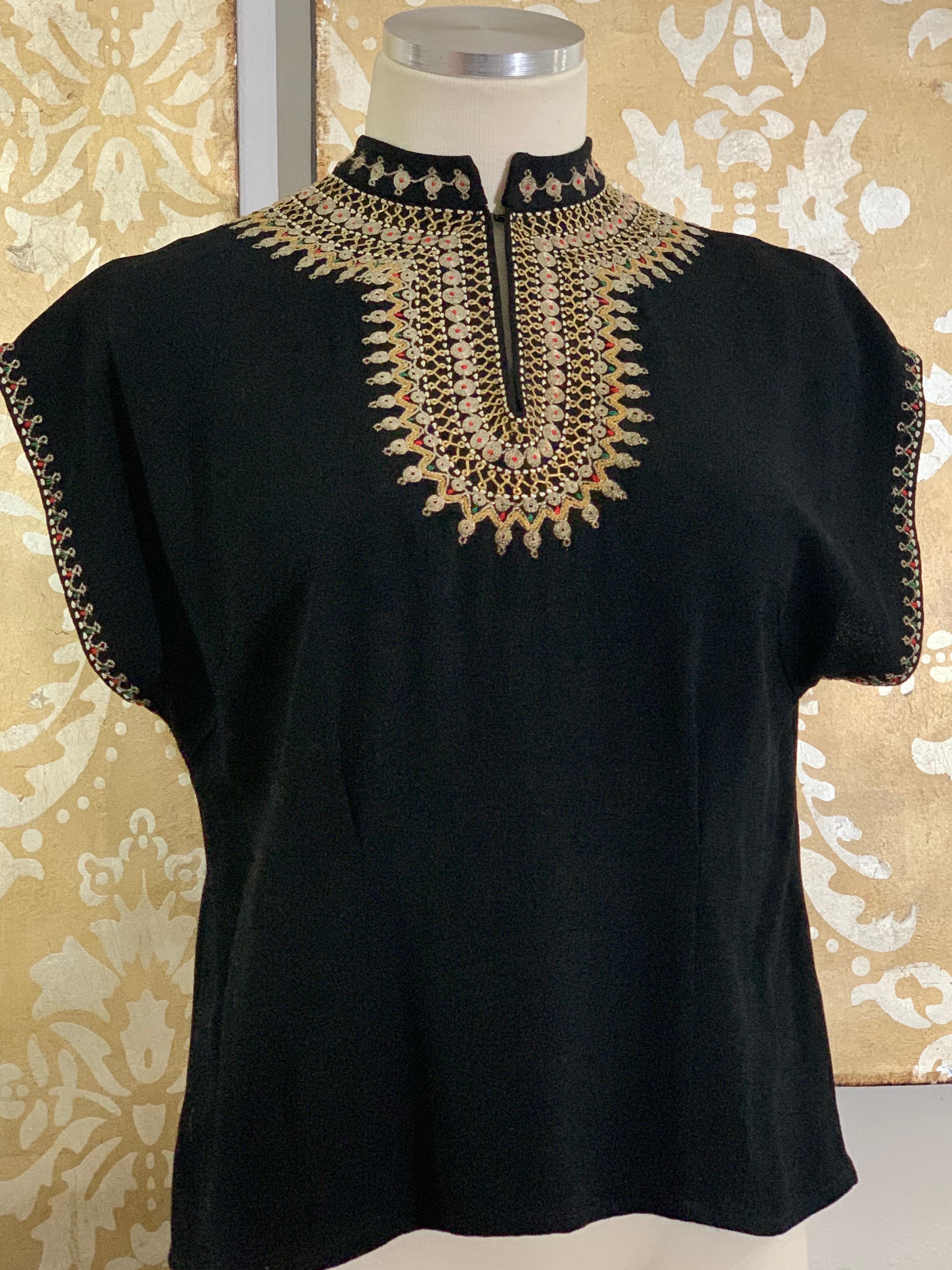 Camicetta con scollo a buco di serratura ricamata in stile bohémien anni '40 in crepe di rayon in vendita 5
