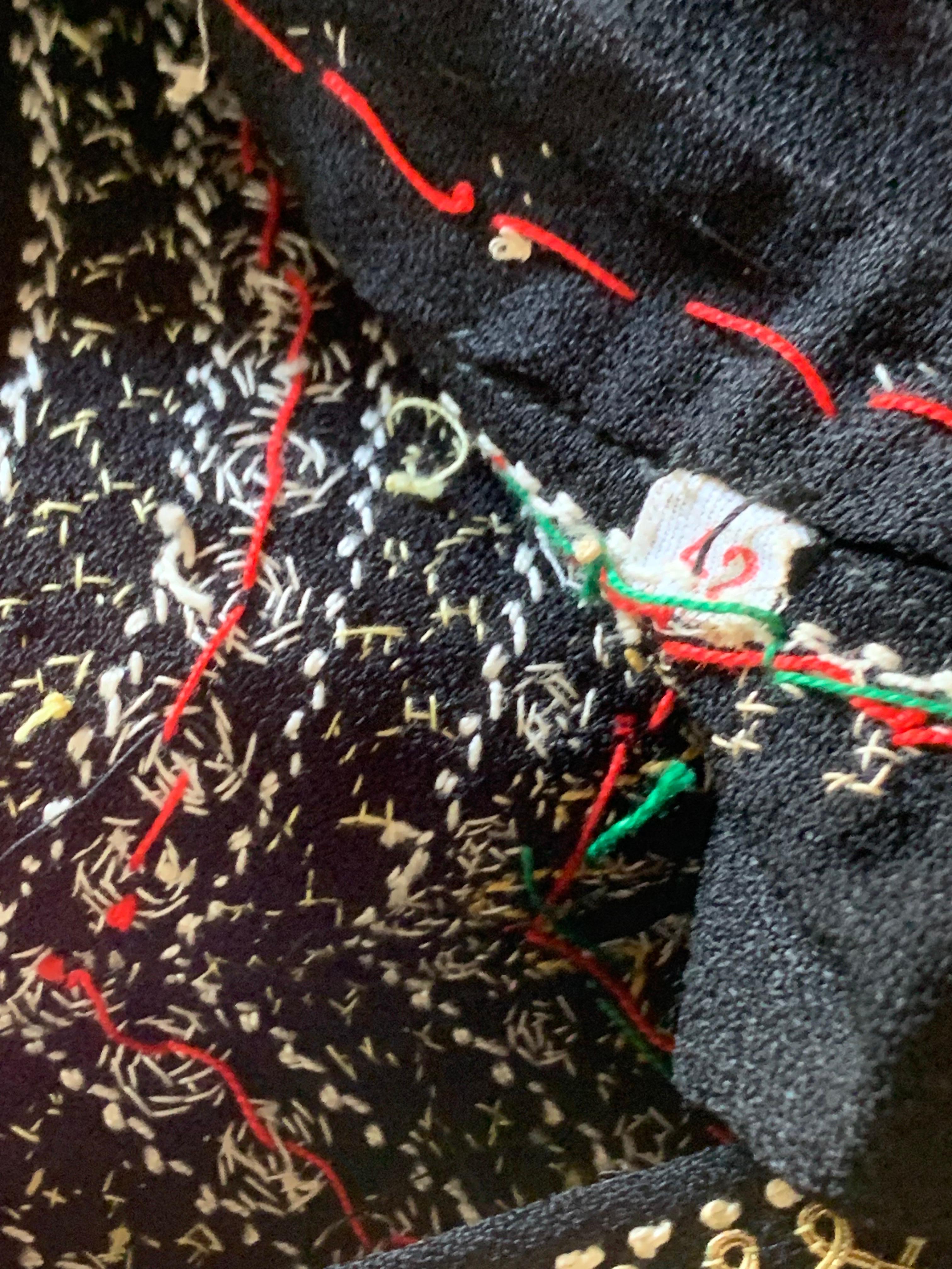Camicetta con scollo a buco di serratura ricamata in stile bohémien anni '40 in crepe di rayon in vendita 9
