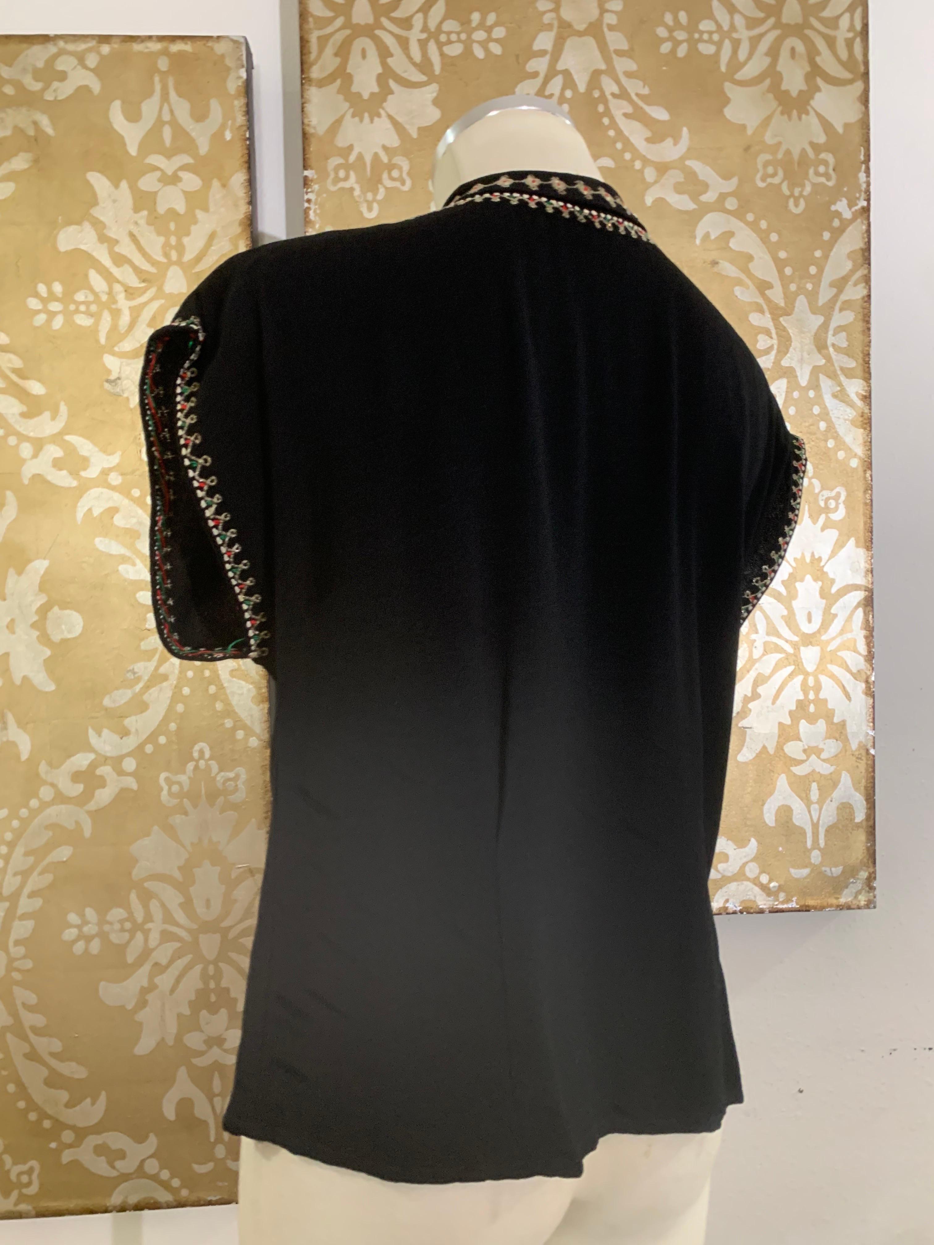 Camicetta con scollo a buco di serratura ricamata in stile bohémien anni '40 in crepe di rayon in vendita 1