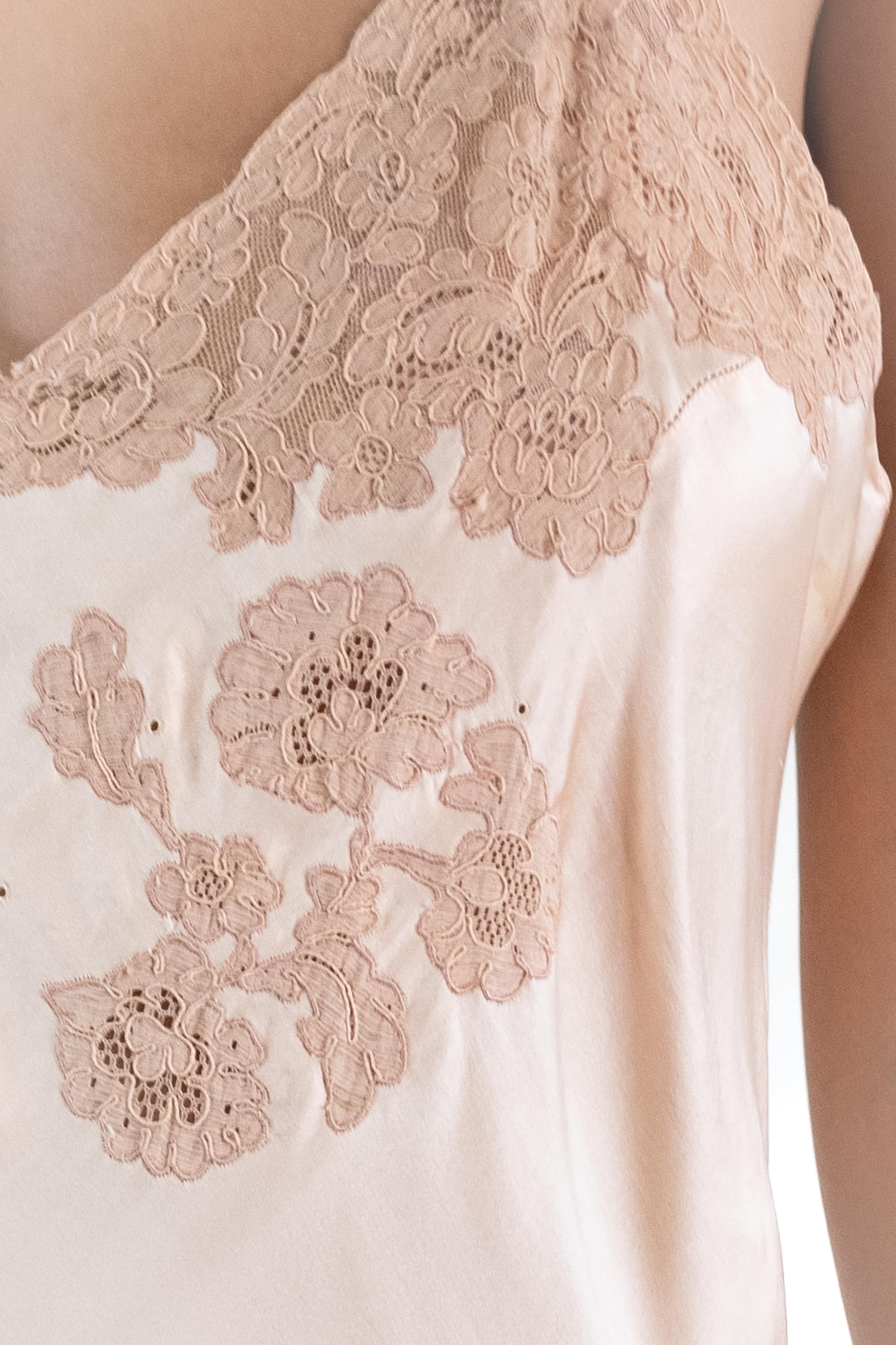 1940S Bontell Peach Silk Slip All Handmade With Lace Detail For Sale 4
