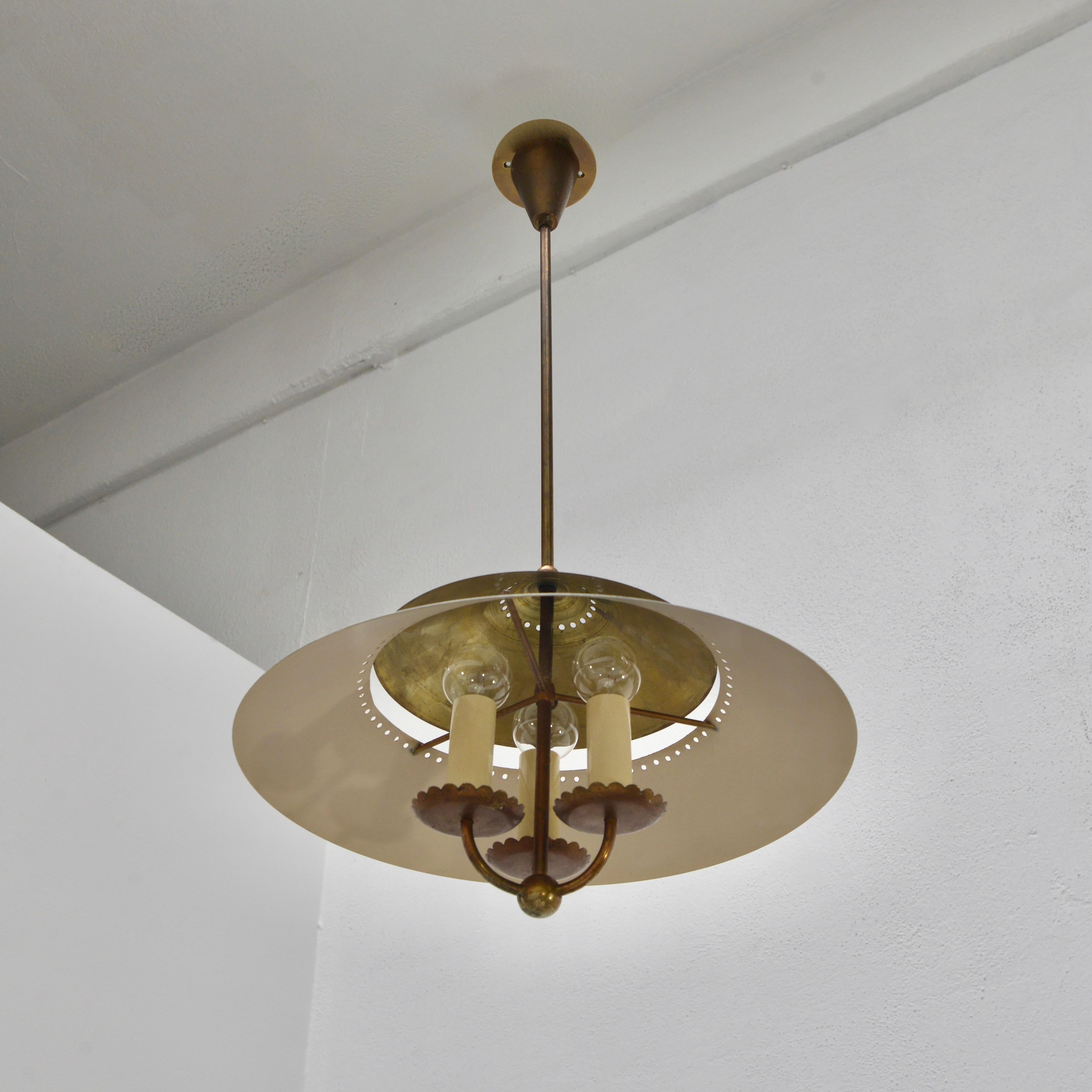 Beautiful 1940s Italian Botanical pendant. Partially restored brass and painted aluminum hardware. Wired with 3-candelabra based sockets and wired for use in the US. Light bulbs included with order.
Measurements:
OAD 30.5”
Diameter 17”
Fixture