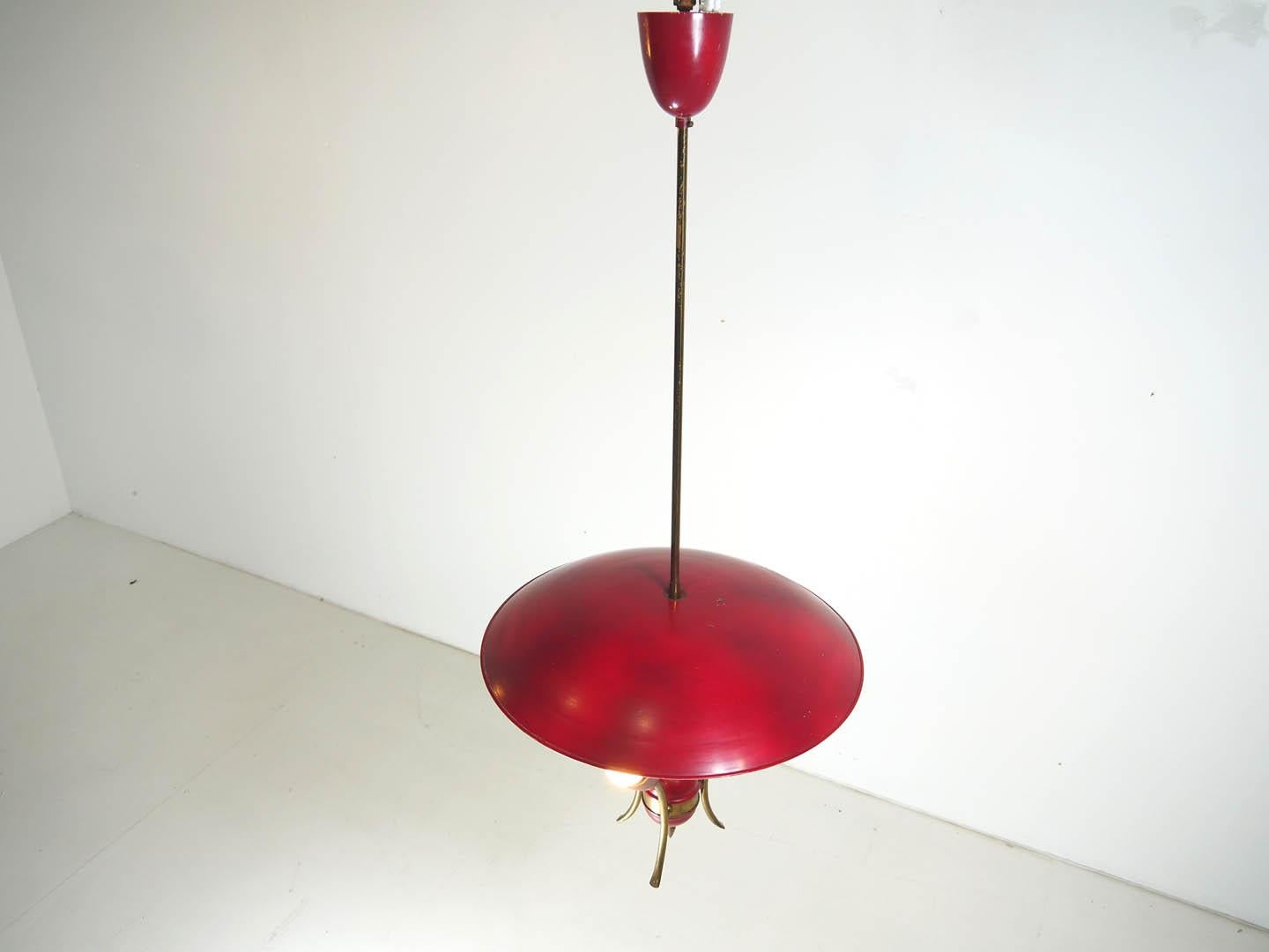 Mid-Century Modern Lampe pendante française en laiton et aluminium des années 1940 en vente