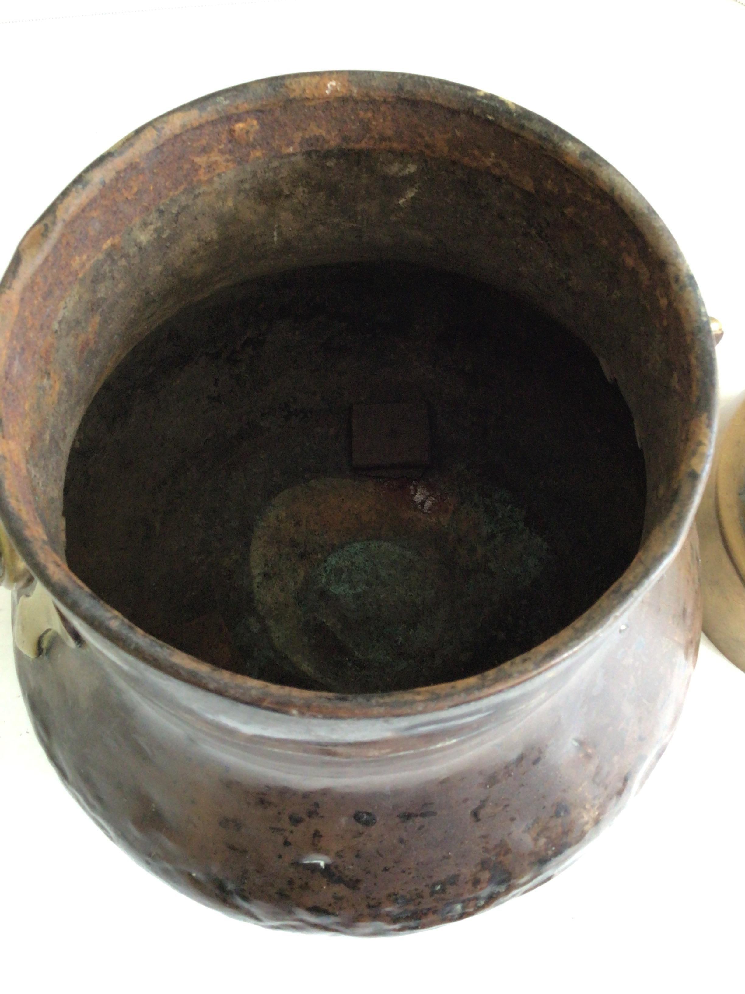 Calderone o bollitore con coperchio in ottone e rame degli anni '40 con manico e piedini in ottone in vendita 3