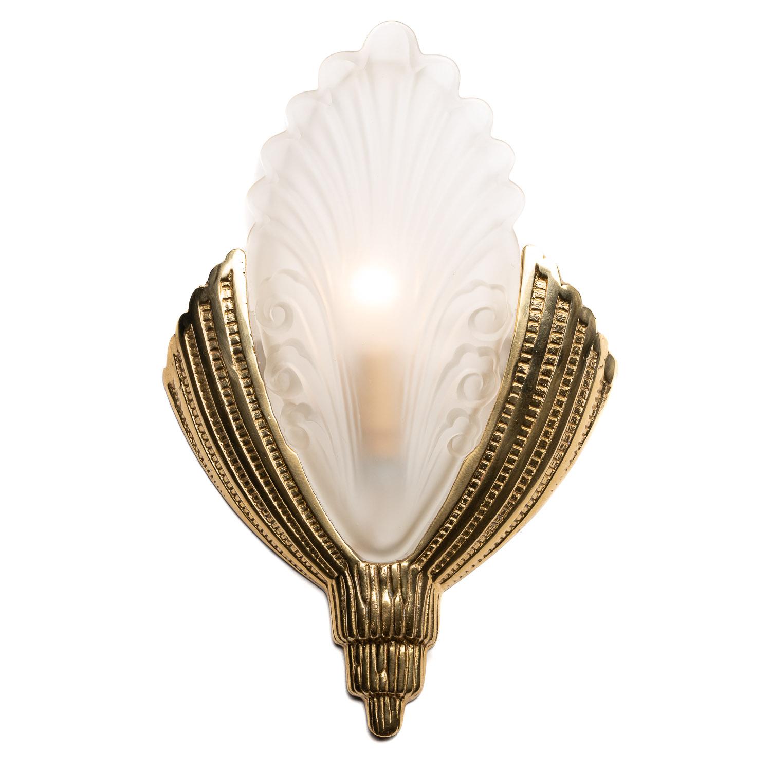 1940s Brass and Frosted Glass Artdeco Wall Lights Attributed to Degué For Sale 3