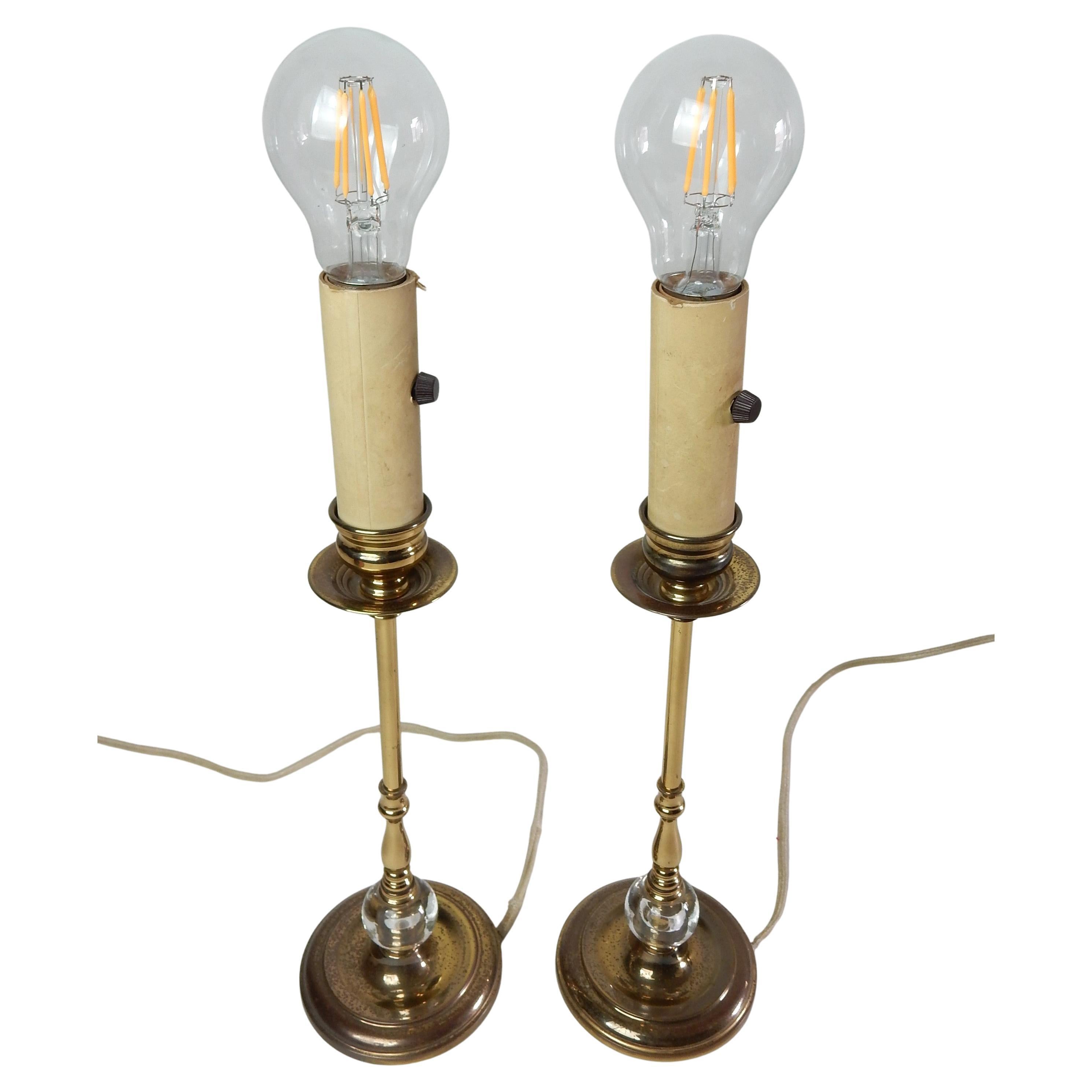 Lampade da tavolo boudoir a candelabro in ottone degli anni '40, con paralumi dipinti a mano in vendita 4