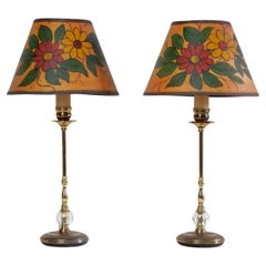 Lampade da tavolo boudoir a candelabro in ottone degli anni '40, con paralumi dipinti a mano