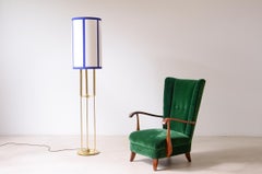 Lampadaire en laiton des années 1940 avec grand abat-jour en tissu.