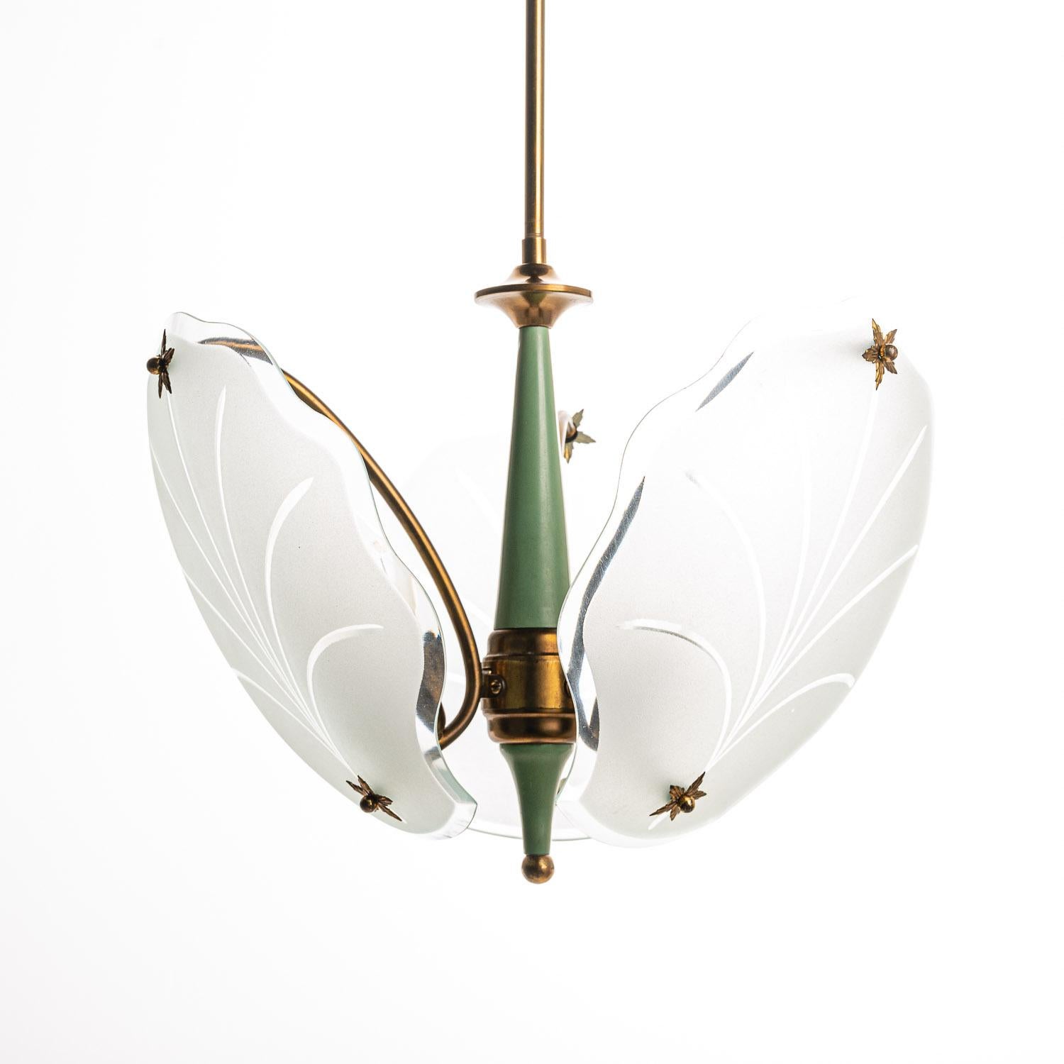 Stylish pendant with three satin glass plates with palm decorations. 
Green and brass frame. It holds three E14 bulbs.