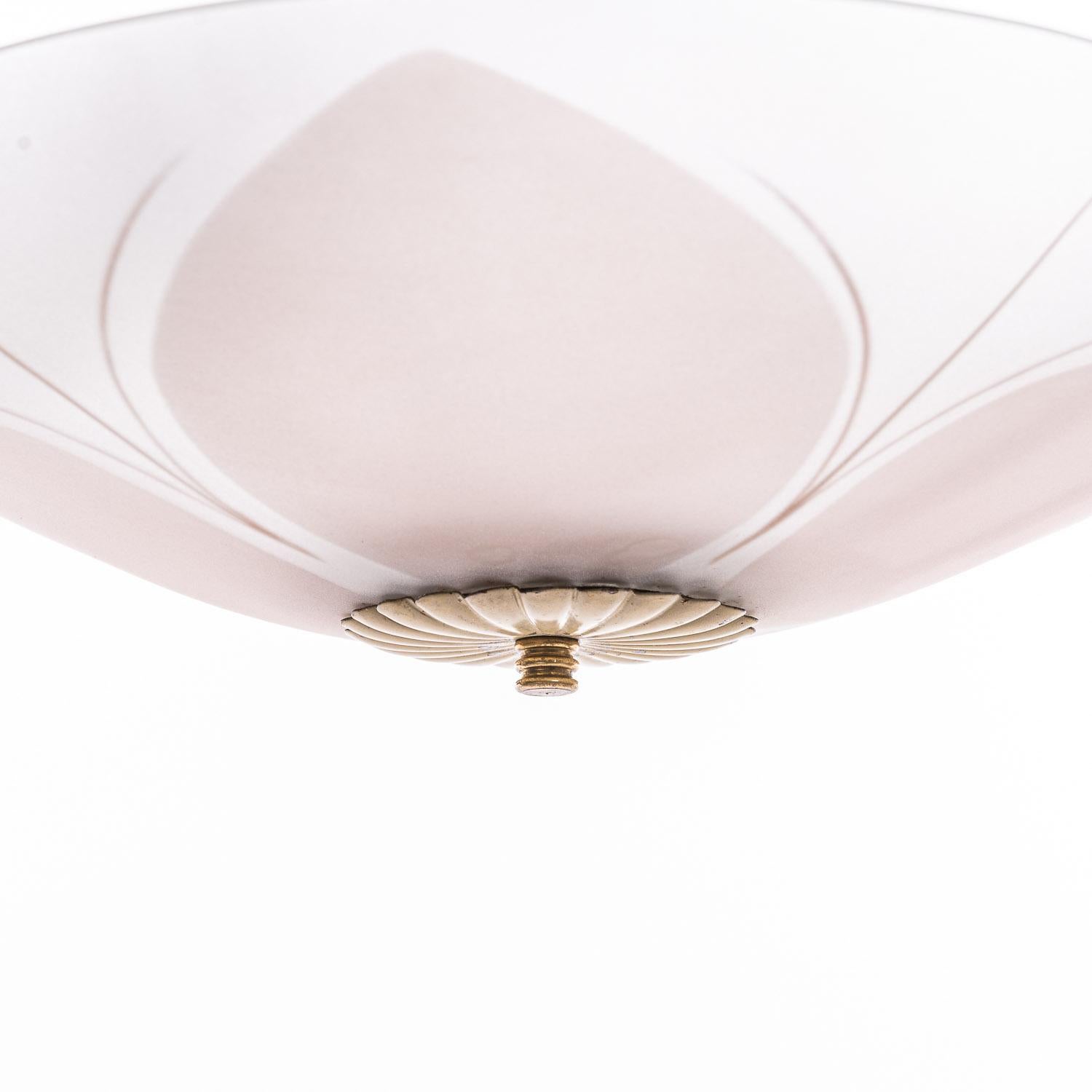 This is a floral-inspired 1940s piece in the style of Pietro Chiesa. The off-white decorative cap compliments the pale-pink glass, both decorated with a nod to a natural, petal-like design motif exhibited by two E14 bulbs.