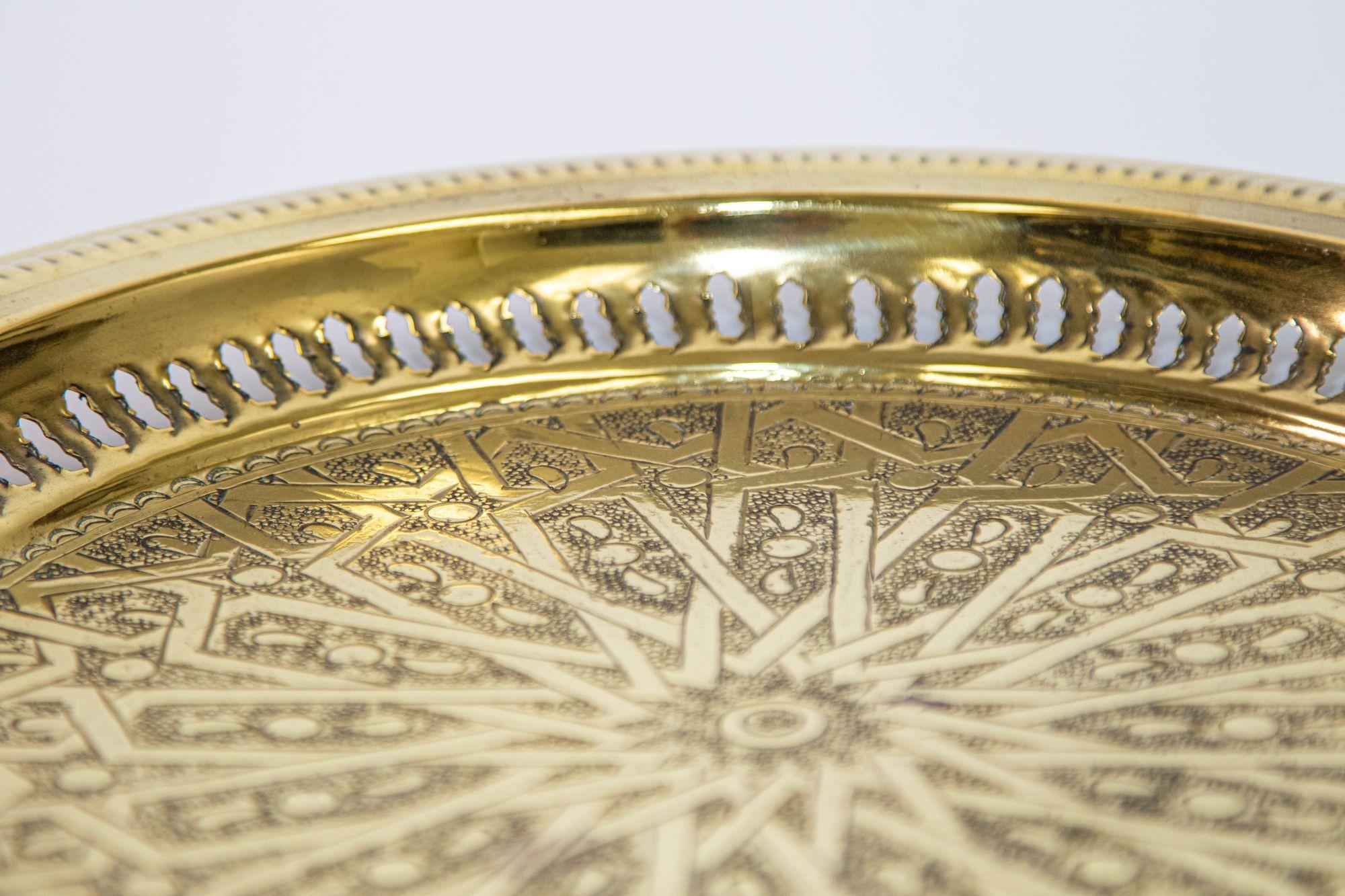 1940s Brass Moroccan Tray Hand Hammered Moorish Islamic Metalwork 13.5 in. D. For Sale 5