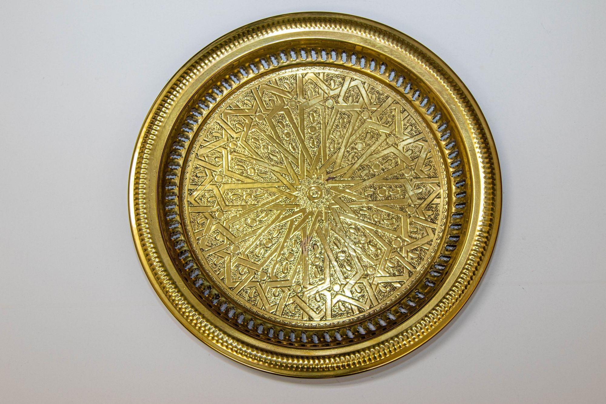 Etched 1940s Brass Moroccan Tray Hand Hammered Moorish Islamic Metalwork 13.5 in. D. For Sale