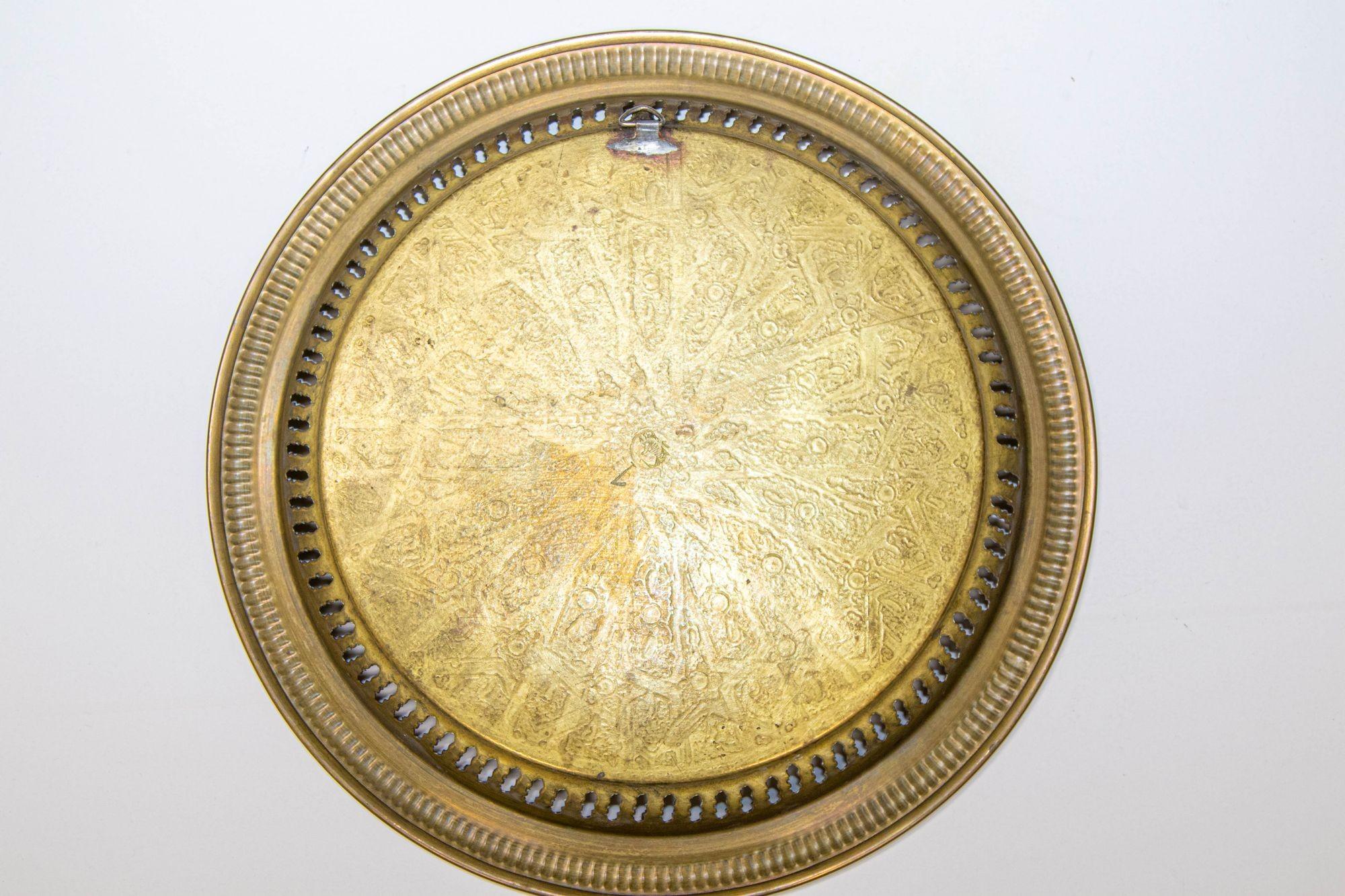 1940s Brass Moroccan Tray Hand Hammered Moorish Islamic Metalwork 13.5 in. D. In Good Condition For Sale In North Hollywood, CA