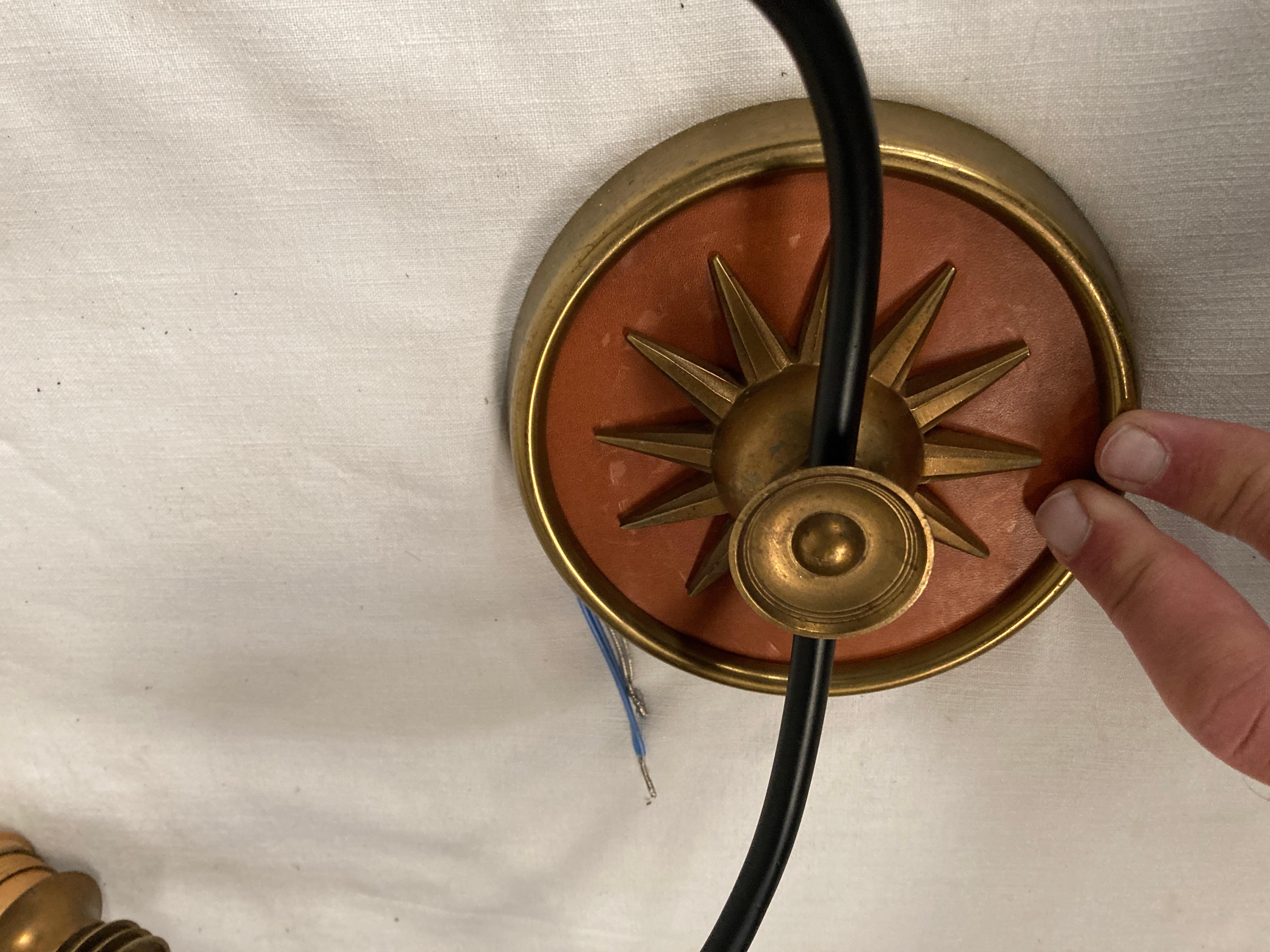 Metà XX secolo Applique a raggiera in bronzo e pelle degli anni '40 attribuite ad André Arbus in vendita