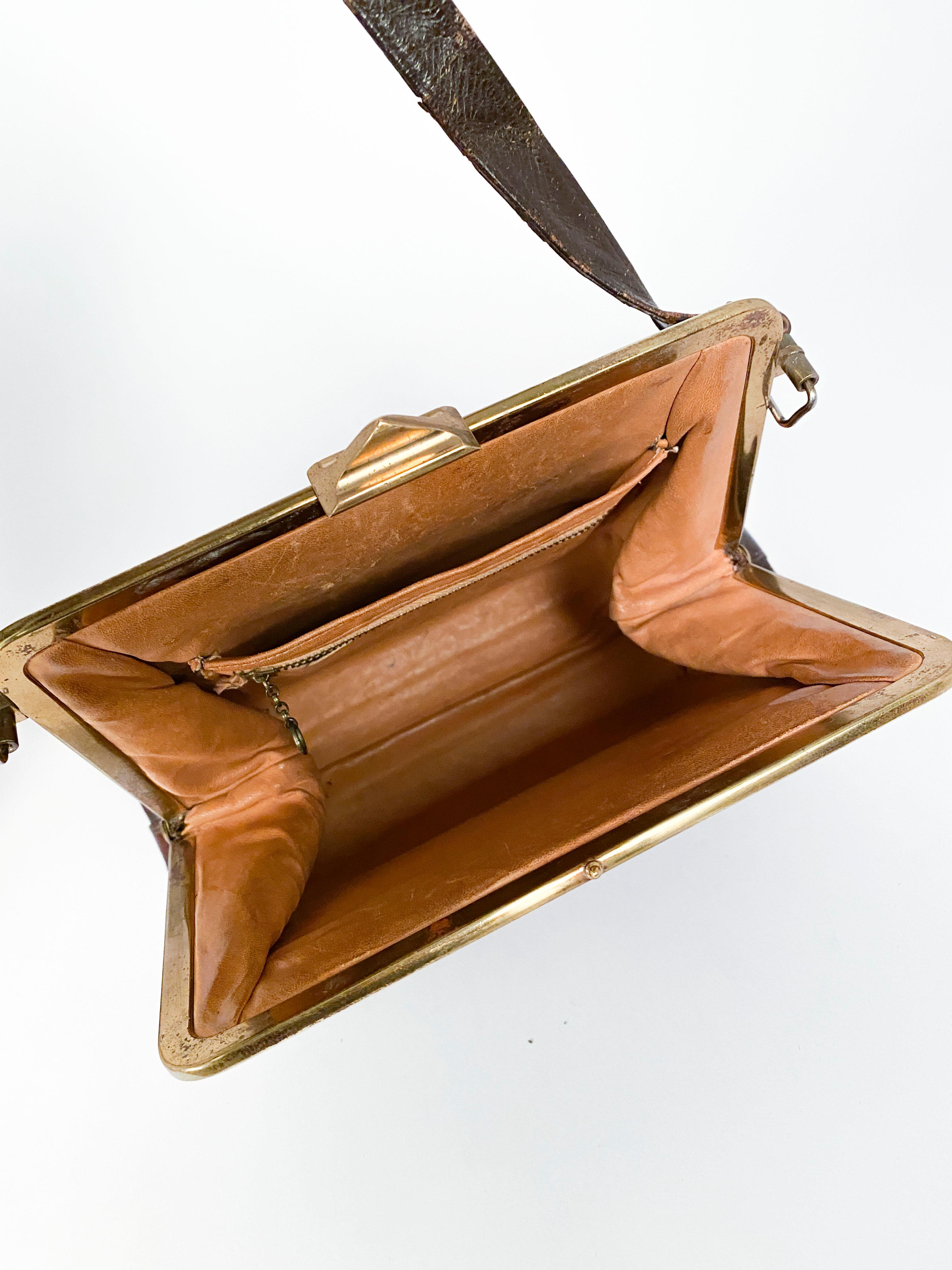 1940s Brown Alligator Handbag with Triangular Clasp Closure In Good Condition In San Francisco, CA