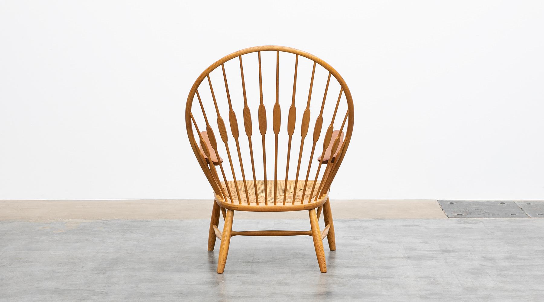 1940s Brown Ash and Papercord Peacock Chair by Hans Wegner In Good Condition For Sale In Frankfurt, Hessen, DE