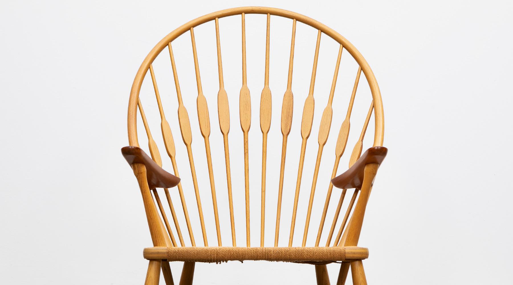 1940s Brown Ash and Papercord Peacock Chair by Hans Wegner For Sale 2