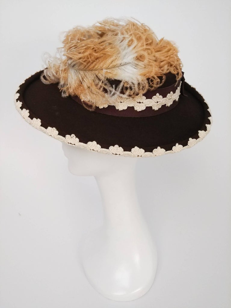 1940s Brown Felt Hat w/ Ombre Curled Feather. Trimmed with cream lace at brim and as hatband. 