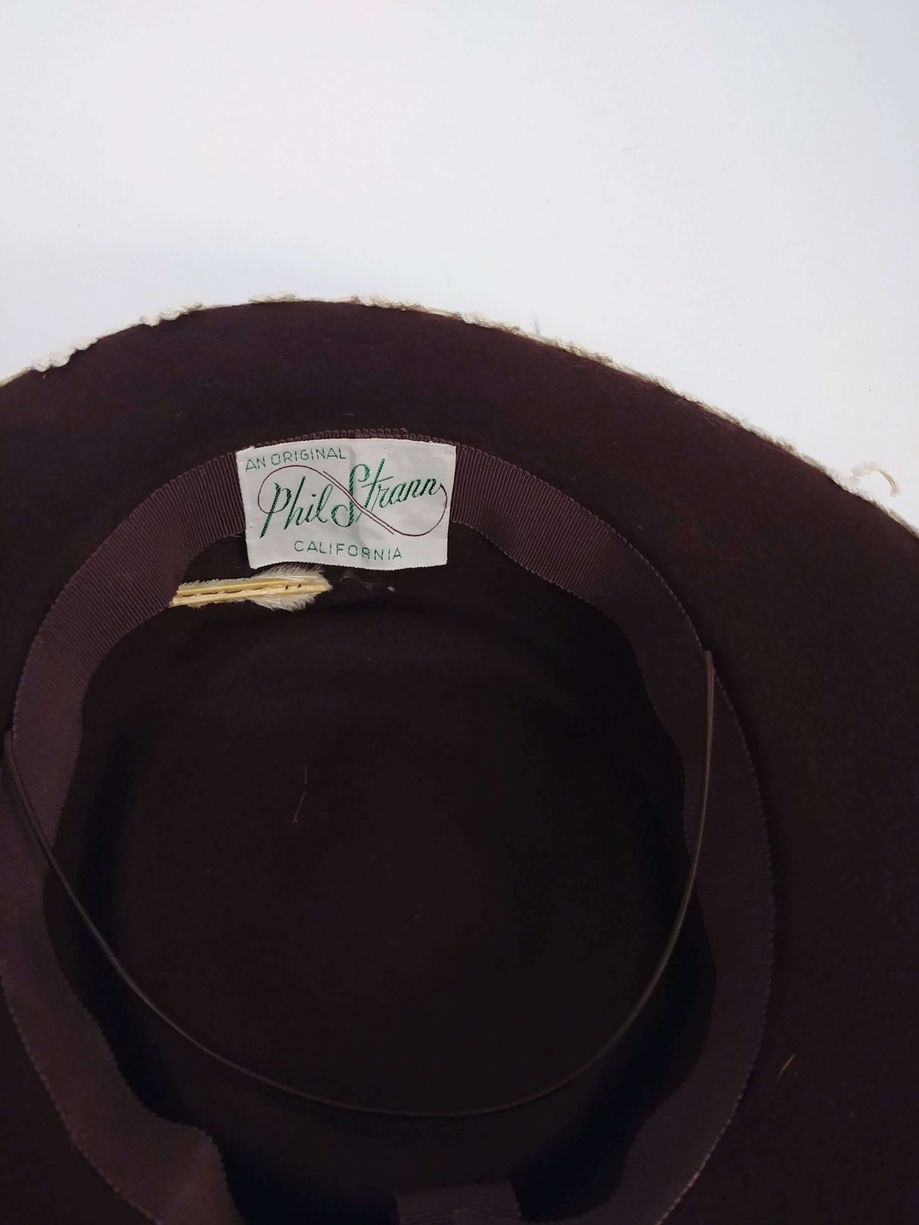Beige 1940s Brown Felt Hat w/ Ombre Curled Feather For Sale