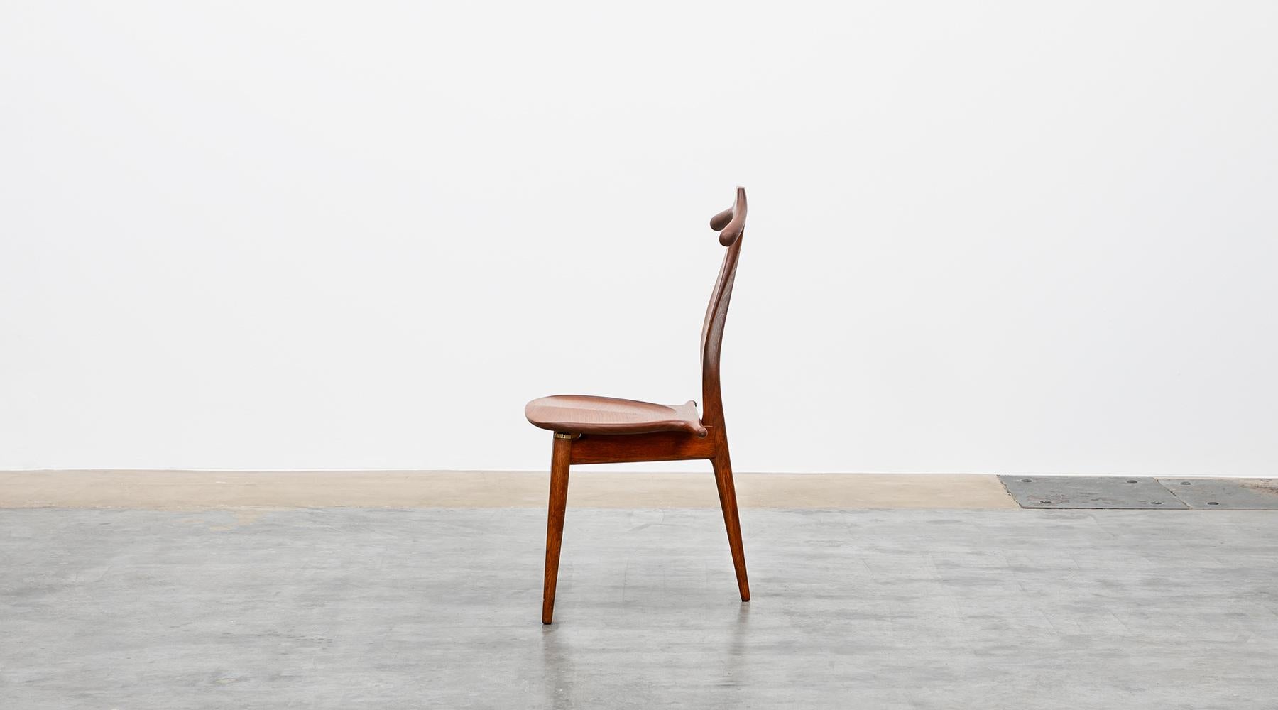 Mid-Century Modern chaise de valet en chêne brun et en teck des années 1950:: signée Hans Wegner 'b'