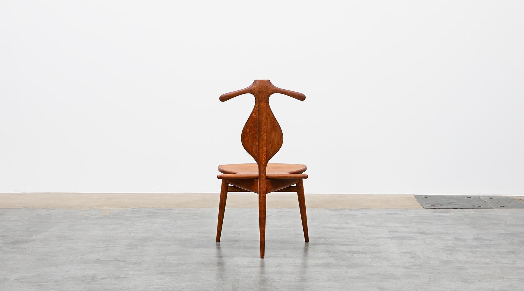 chaise de valet en chêne brun et en teck des années 1950:: signée Hans Wegner 'b' Bon état à Frankfurt, Hessen, DE