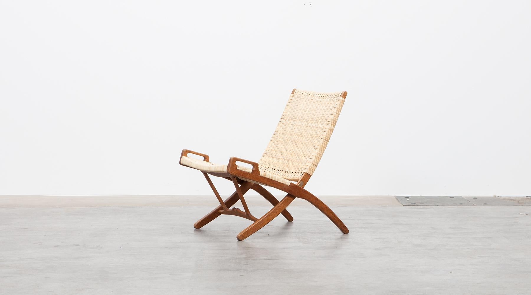 Mid-Century Modern 1940s Brown Oak and White Cane Folding Chair by Hans Wegner For Sale