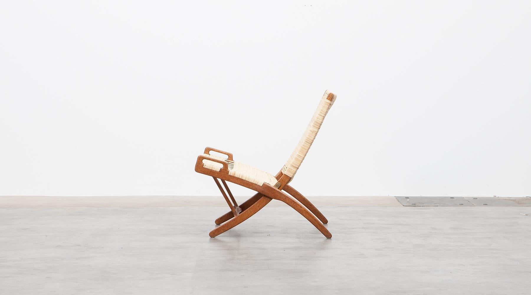 1940s Brown Oak and White Cane Folding Chair by Hans Wegner In Good Condition For Sale In Frankfurt, Hessen, DE