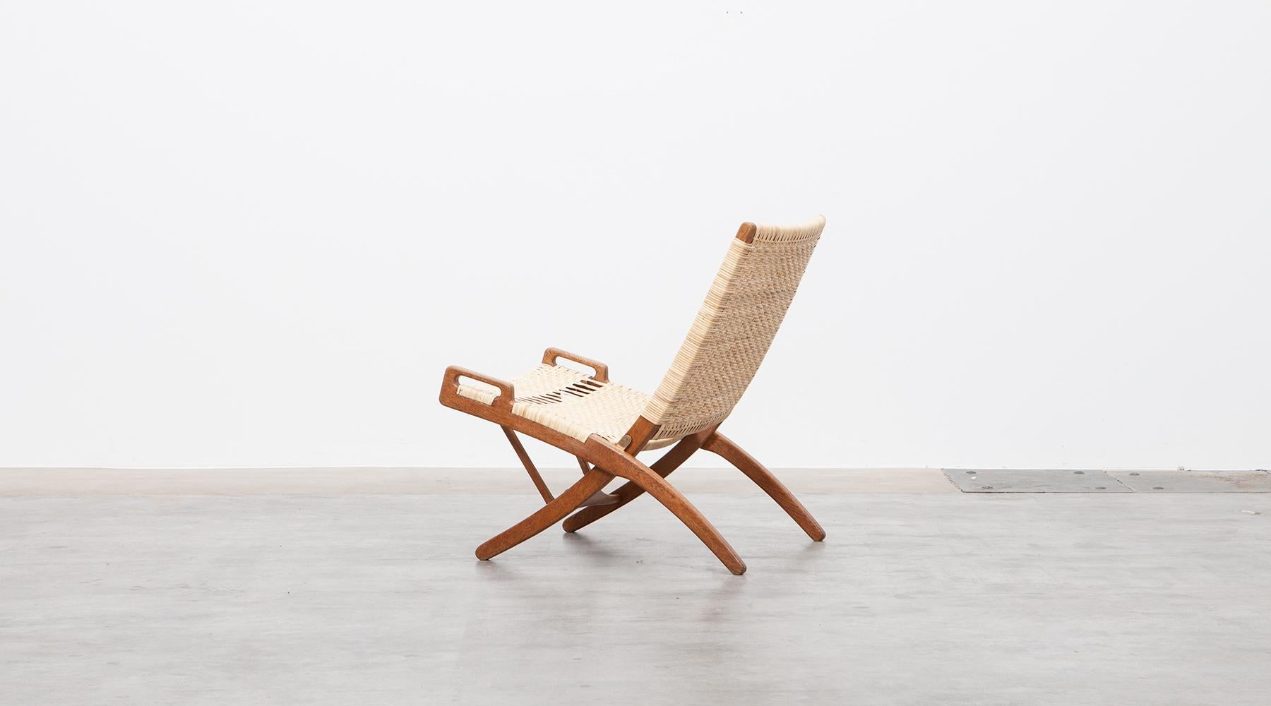 Mid-20th Century 1940s Brown Oak and White Cane Folding Chair by Hans Wegner For Sale