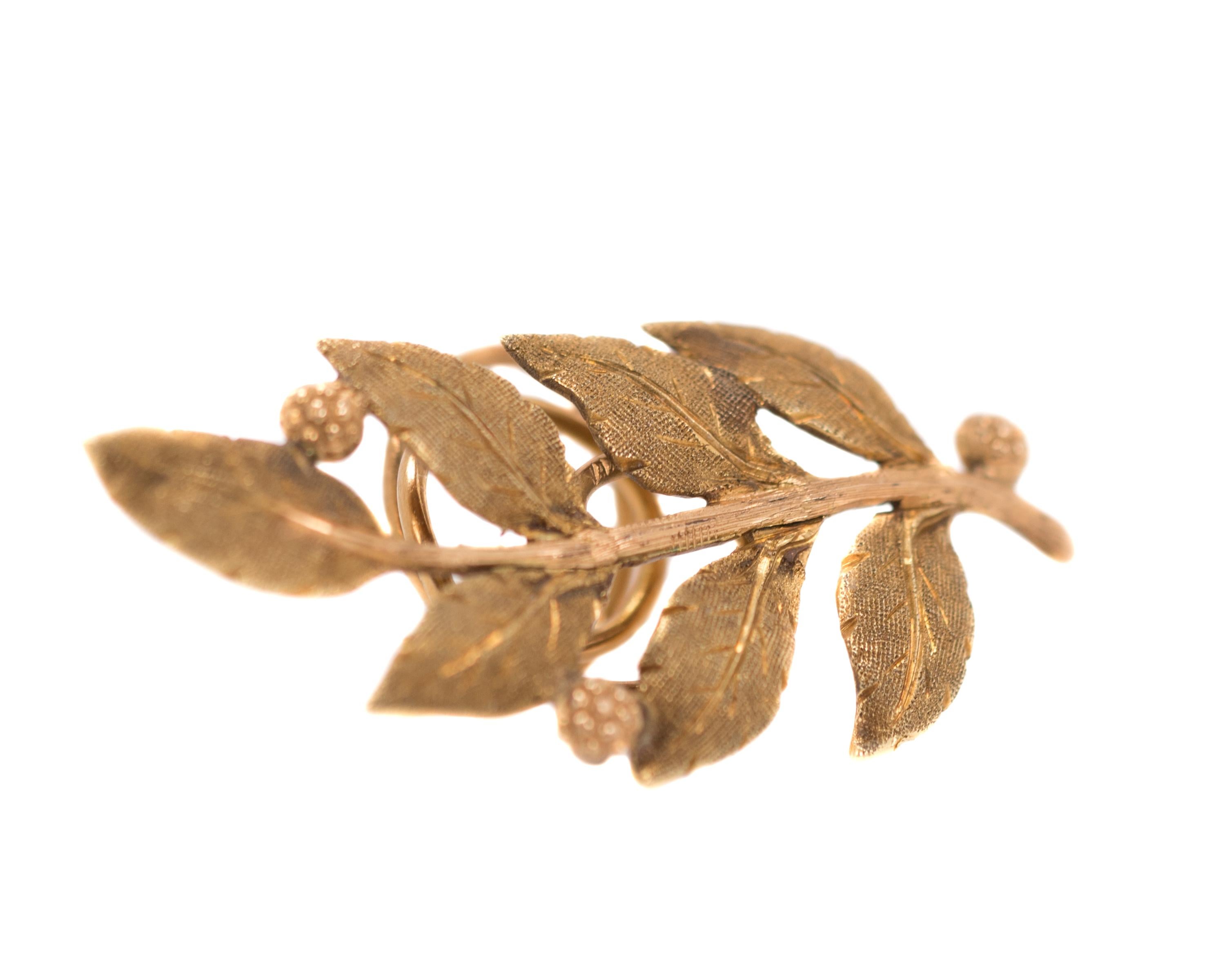 Mario Buccellati Leaf Lapel Pin / Brooch - 18 Karat Yellow Gold

Features:
Very rare corkscrew twist back
Rich 18 Karat Yellow Gold 
Finely detailed, textured leaves, branch, buds
Made in Italy

Dimensions 34 x 15 millmeters
Depth: 10