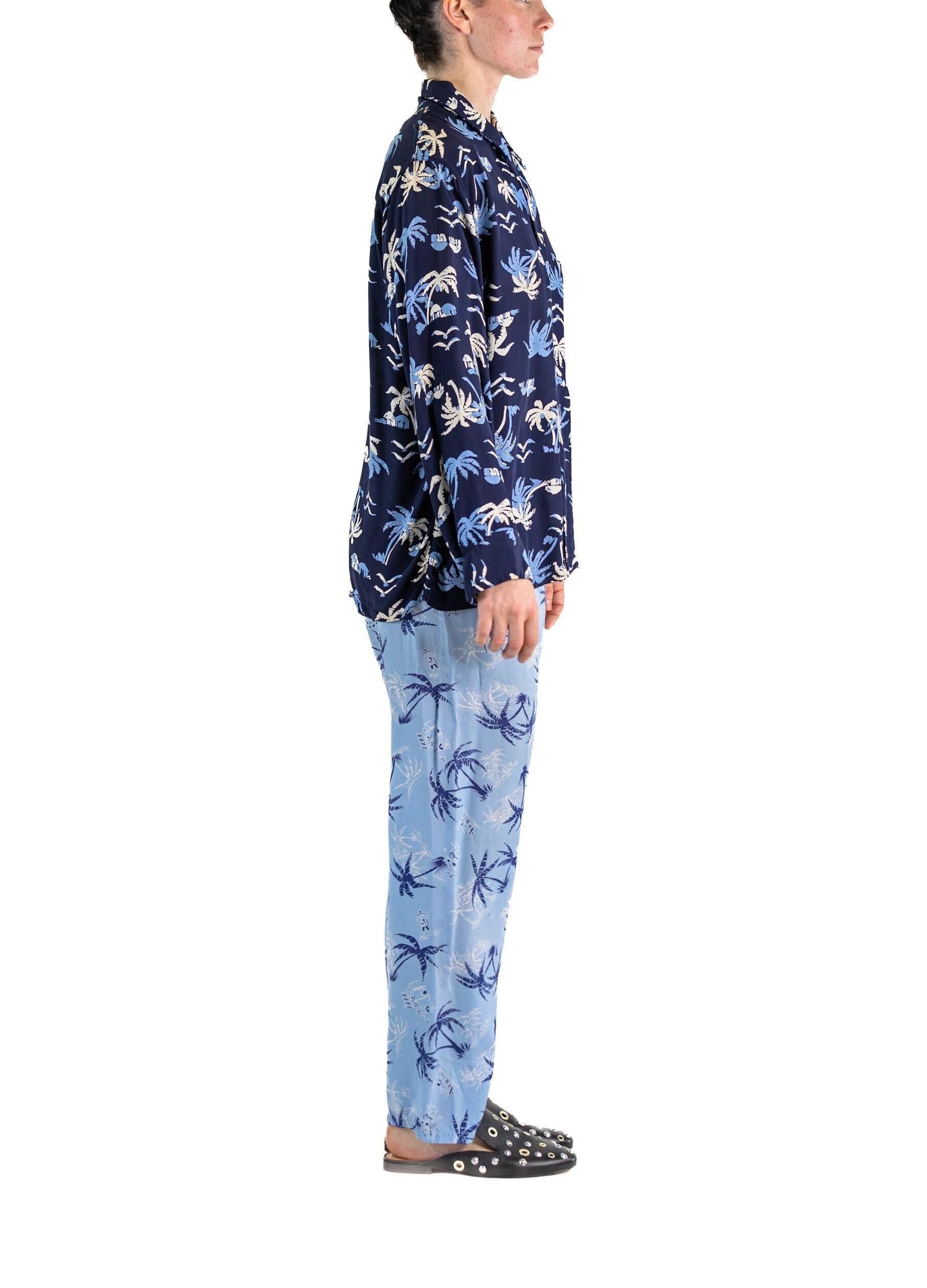 1940S BULLOCKS Navy Blue Rayon White Palm Tree Top & Pant Set In Excellent Condition For Sale In New York, NY