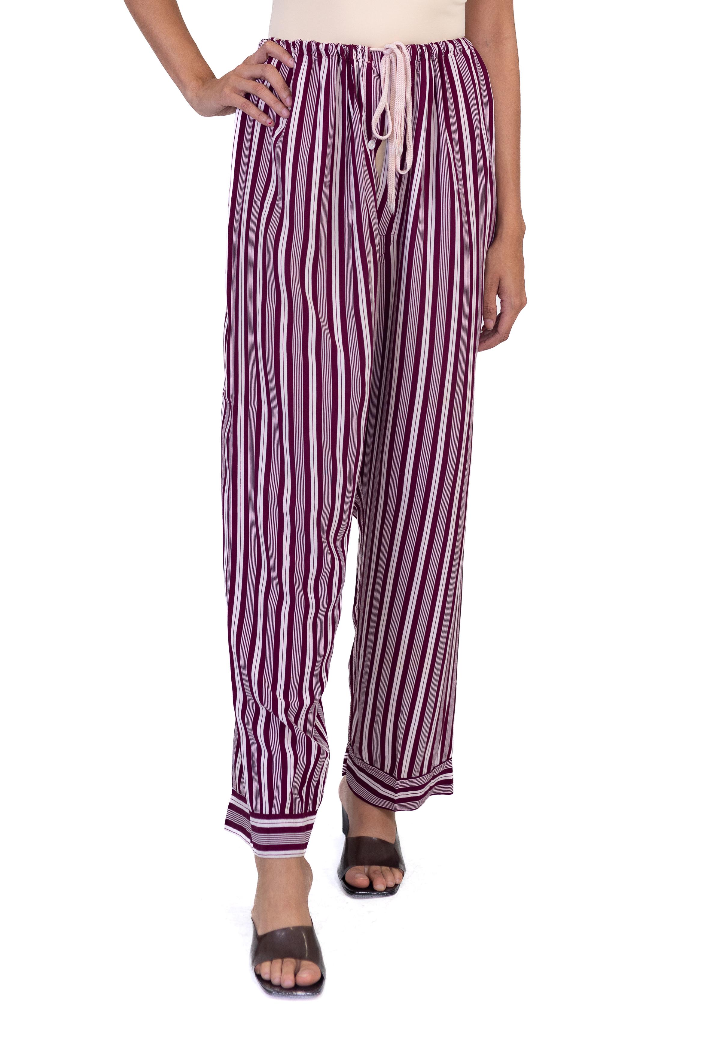 1940er Burgunderfarbene gestreifte Viskose-Pajama-Hose im Angebot 3