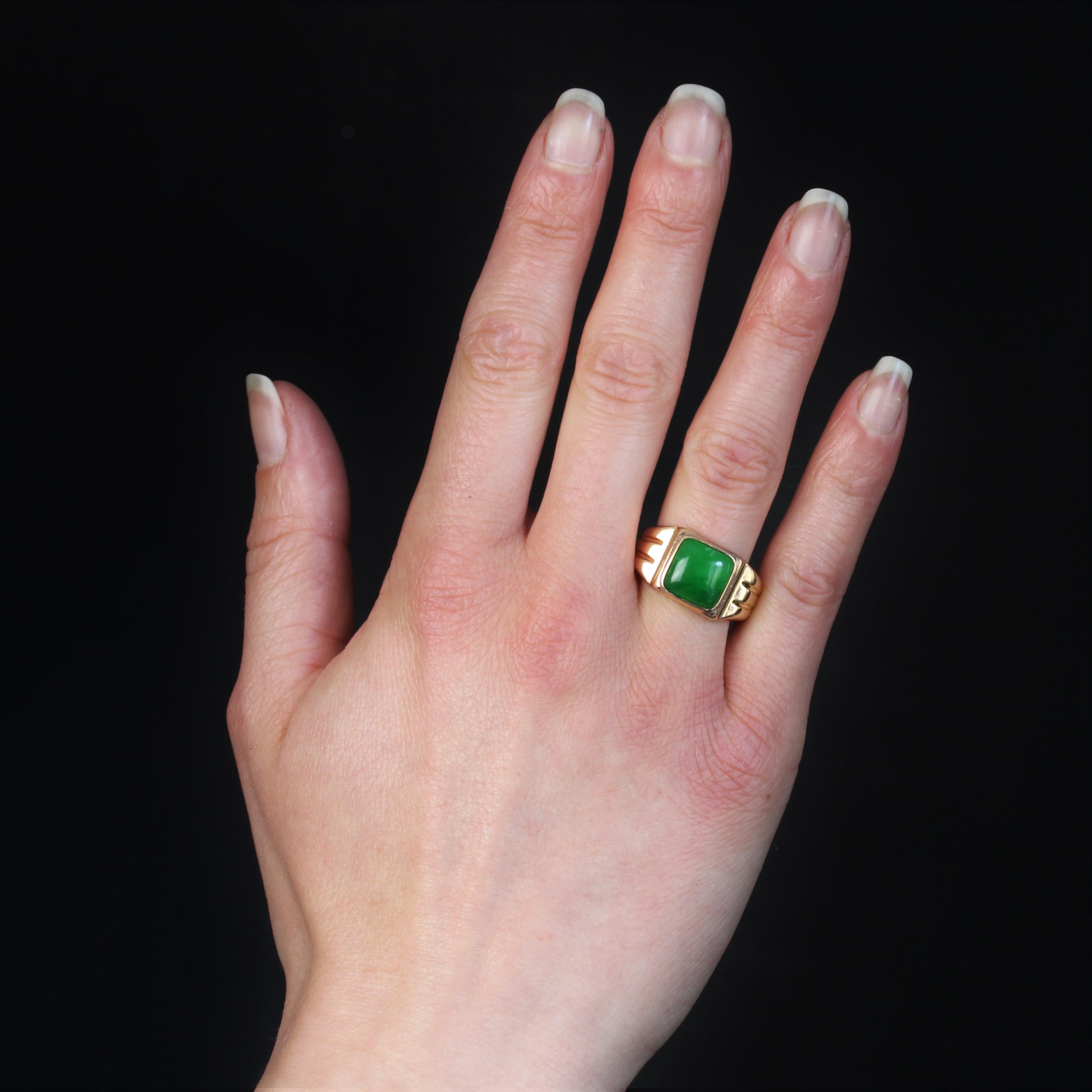 Ring in 18 karat yellow gold.
Splendid gold signet ring, its mounting is gadrooned on both sides on the departure of the ring and its plate of square shape holds a cabochon of jade in closed setting.
Total weight of jade : 4.30 carats. Jade from