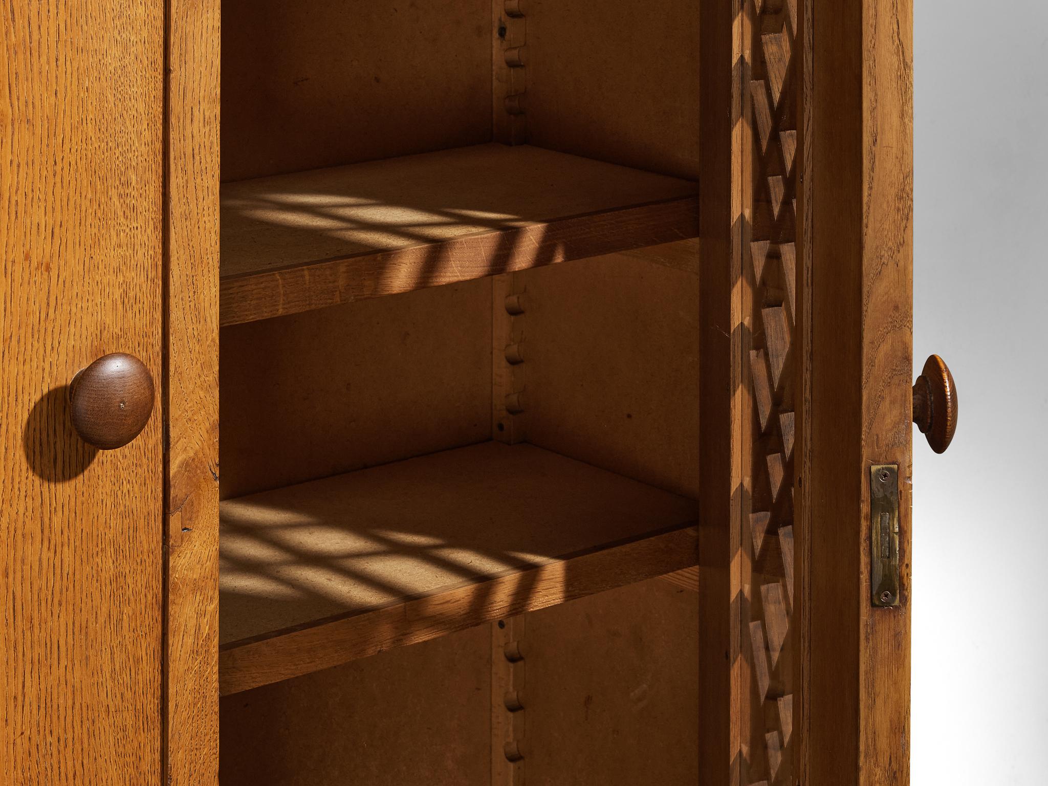 1940s Cabinet in Solid Oak with Latticework For Sale 4