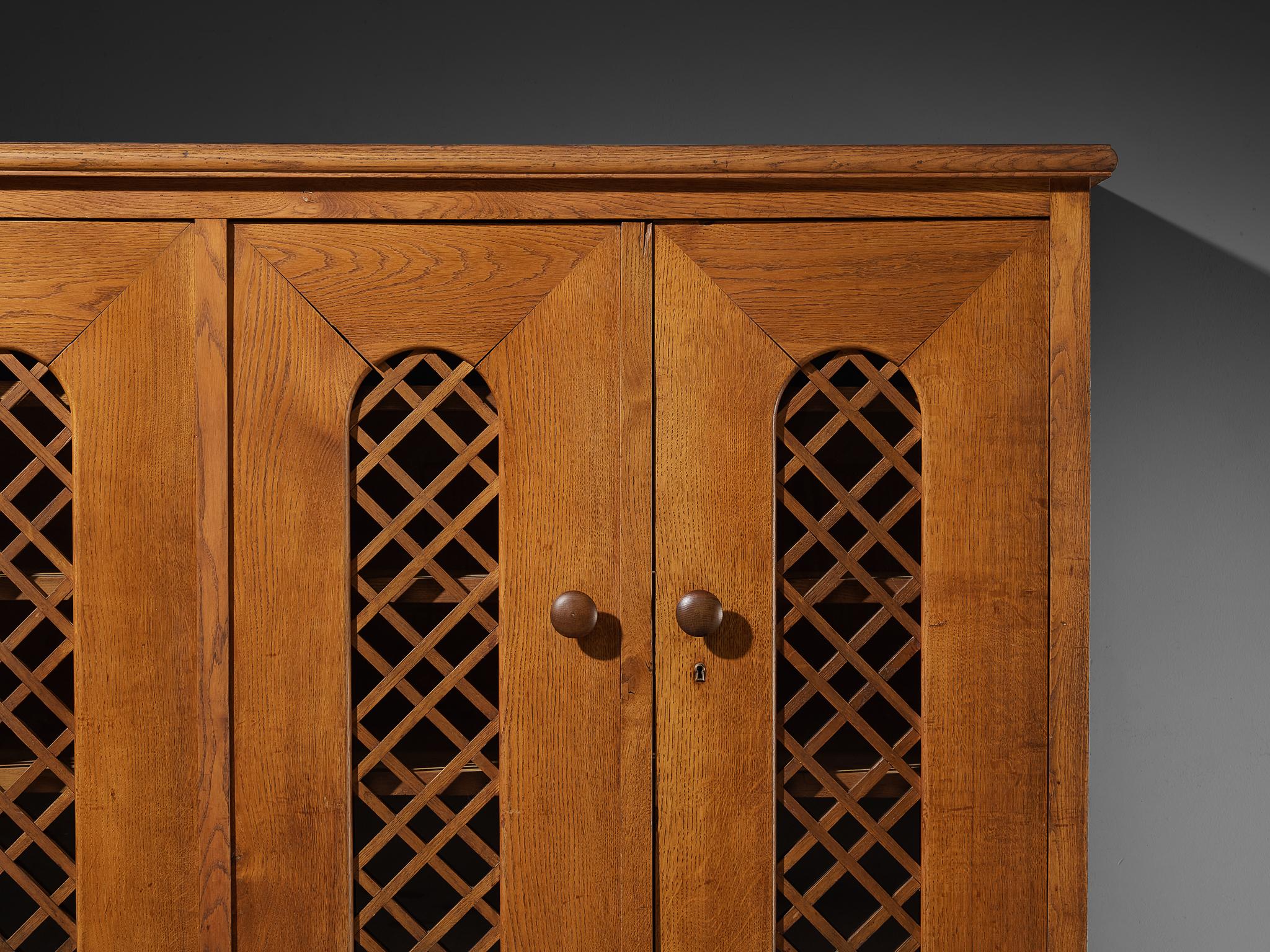 1940s Cabinet in Solid Oak with Latticework For Sale 2