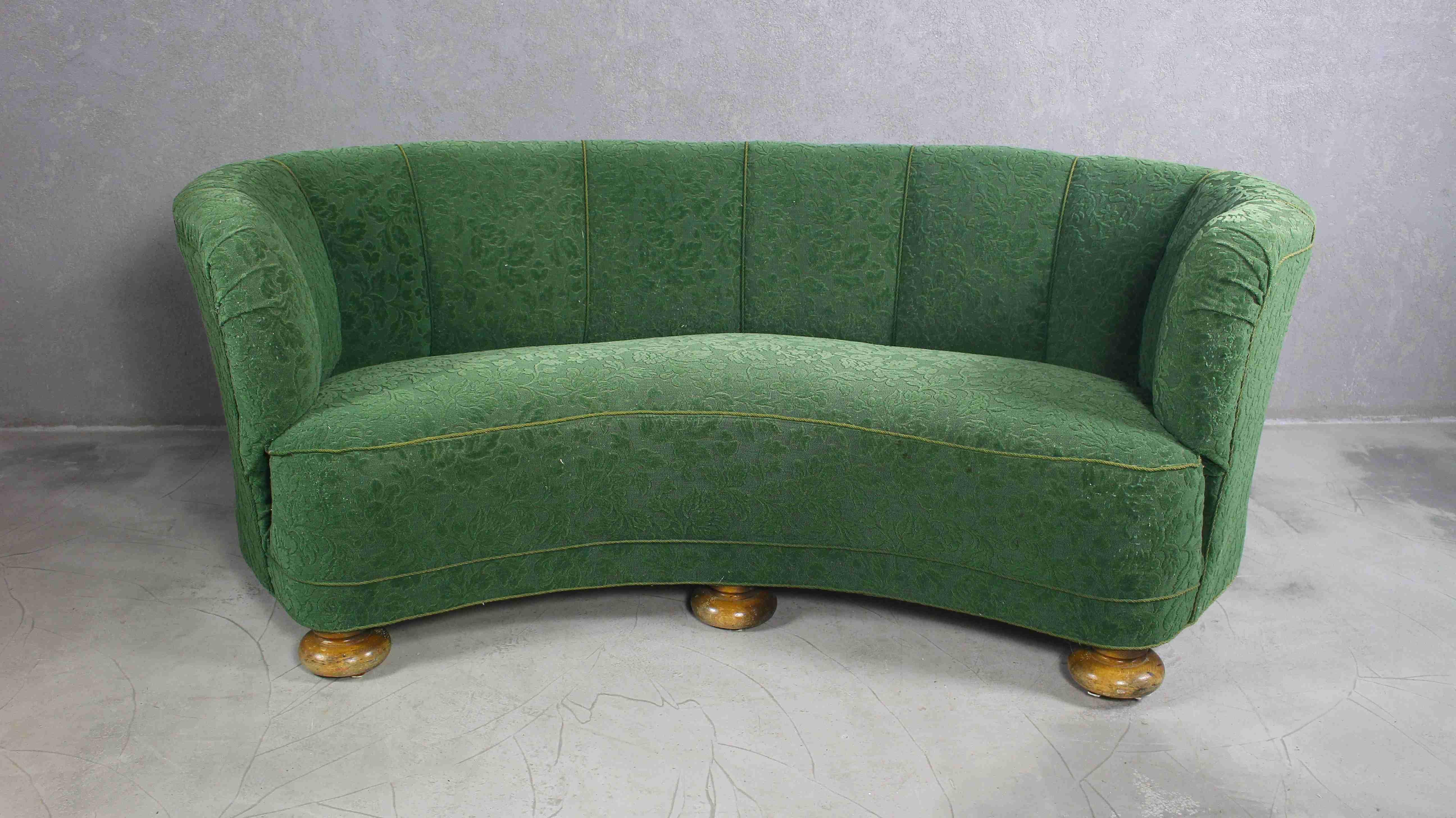 1940s Cabinetmaker Art Deco Banana Green Sofa In Good Condition In ŚWINOUJŚCIE, 32