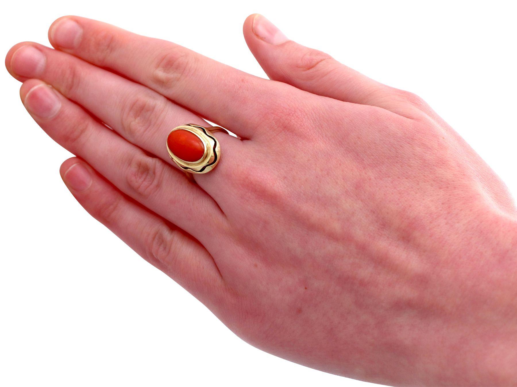 1940s Vintage Coral and Yellow Gold Cocktail Ring For Sale 2
