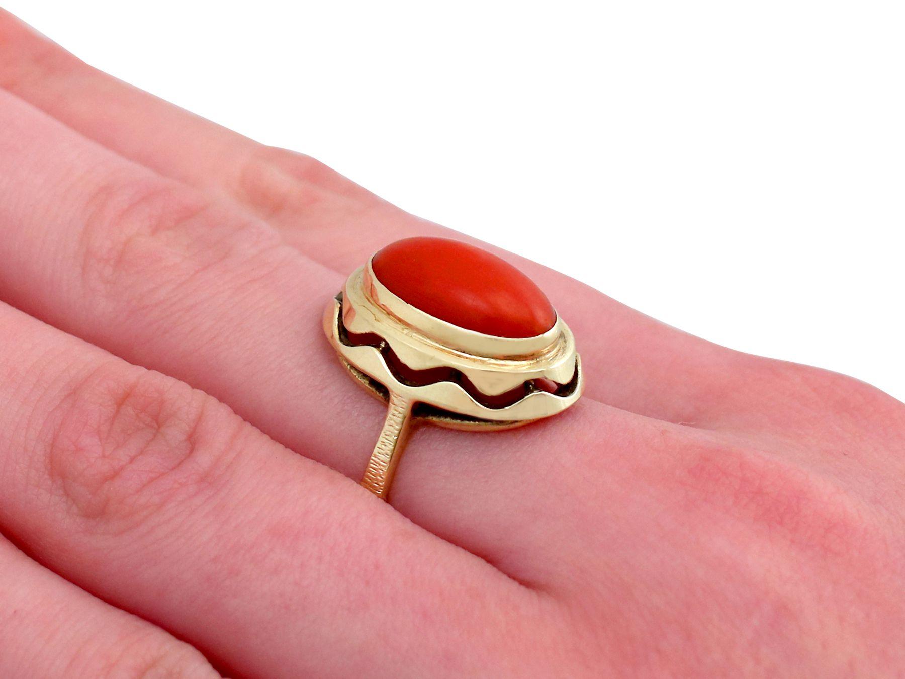1940s Vintage Coral and Yellow Gold Cocktail Ring For Sale 3