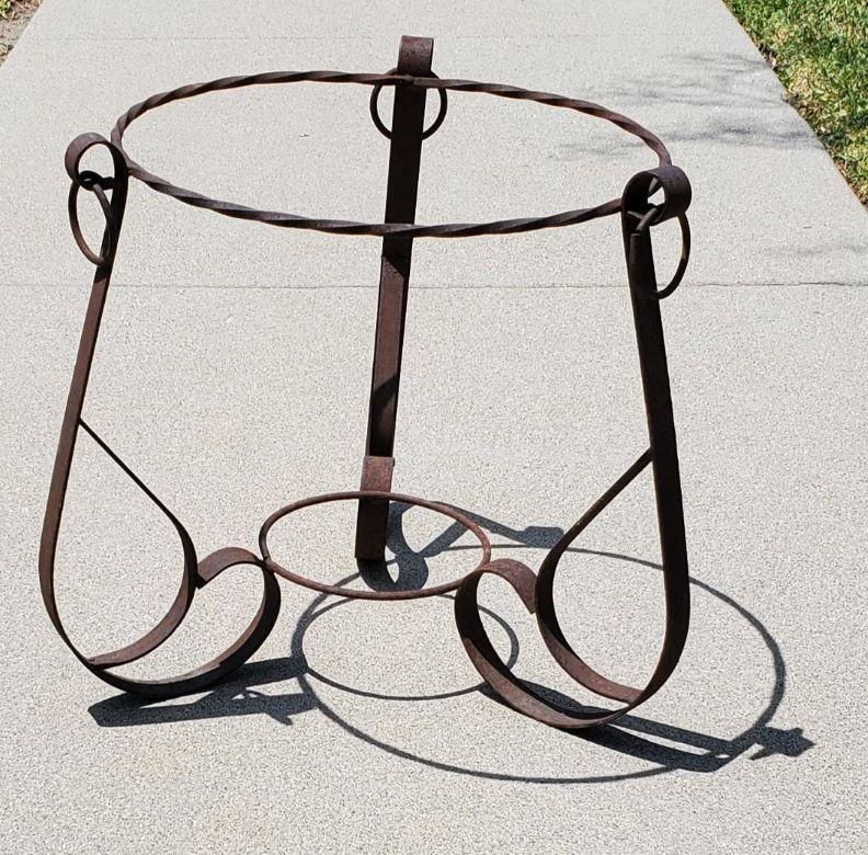1940s California Forged Flat Iron Planter Holder With Forged Rings Brutalist In Good Condition For Sale In Monrovia, CA