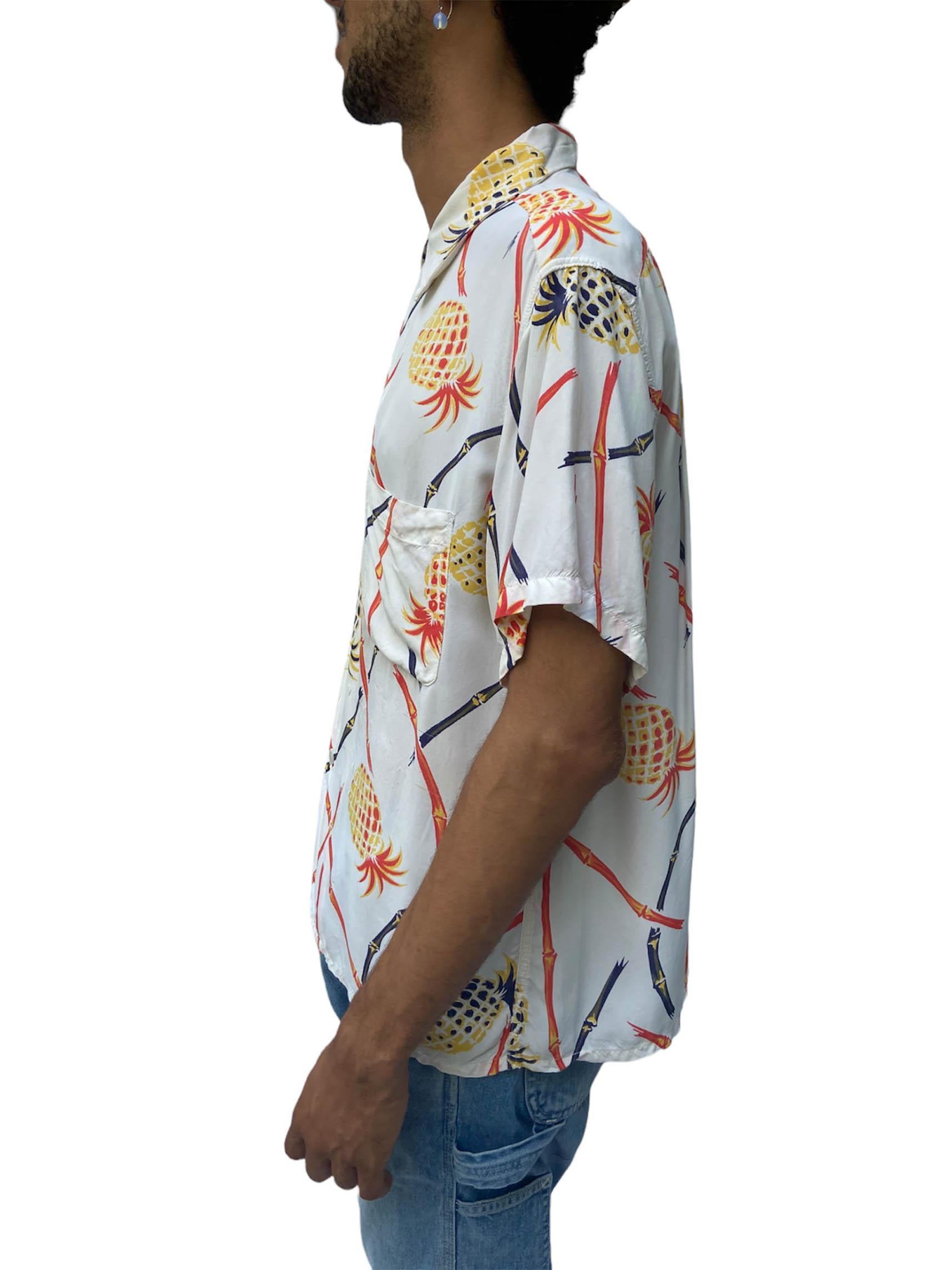 1940S Campus Off White Tropical Rayon & Silk Bamboo Pineapple Hawaiian Shirt In Excellent Condition For Sale In New York, NY
